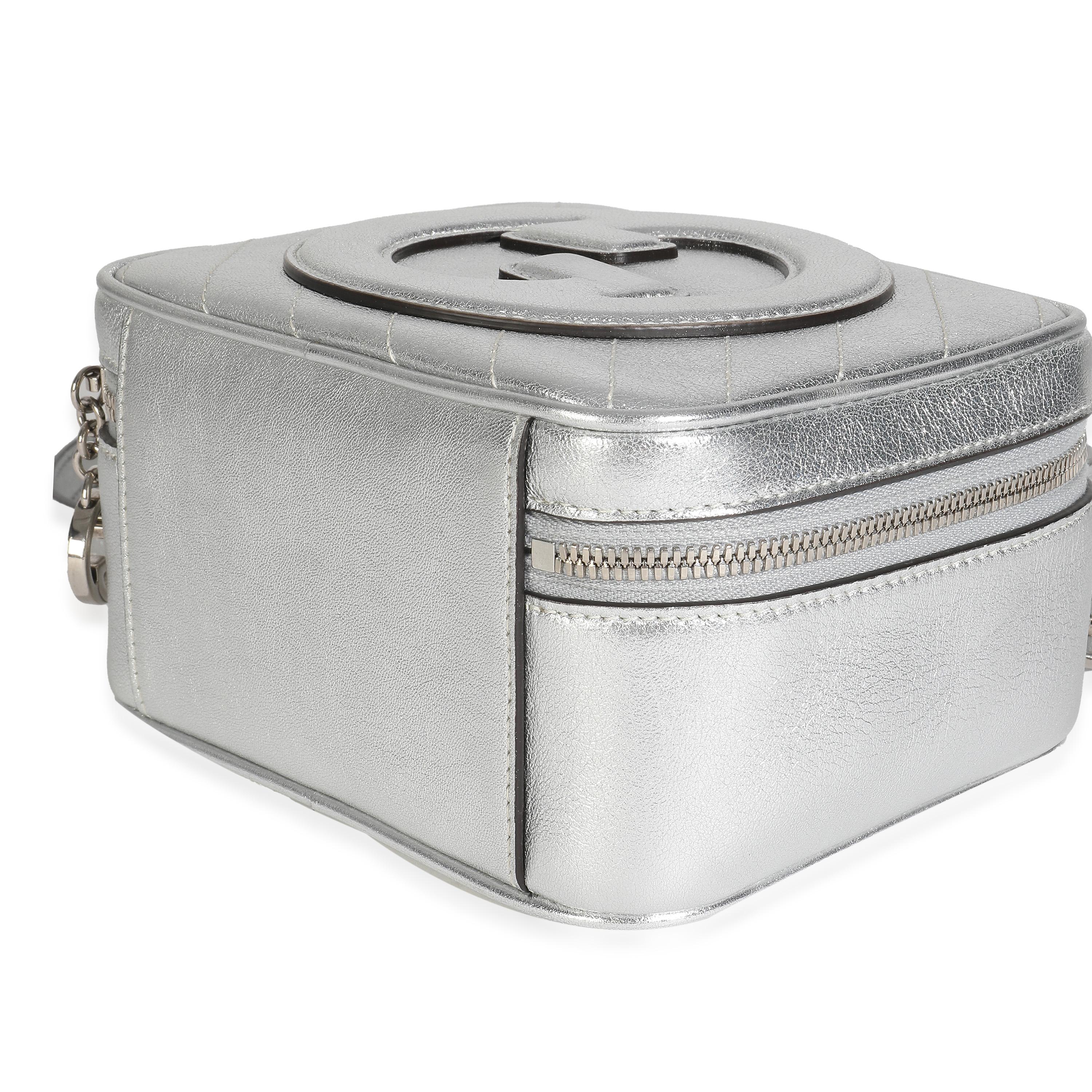 Gucci Silver Metallic Sakai Be Green Calfskin Diagonal Stitch by Greene Greene Top Hand en vente 2