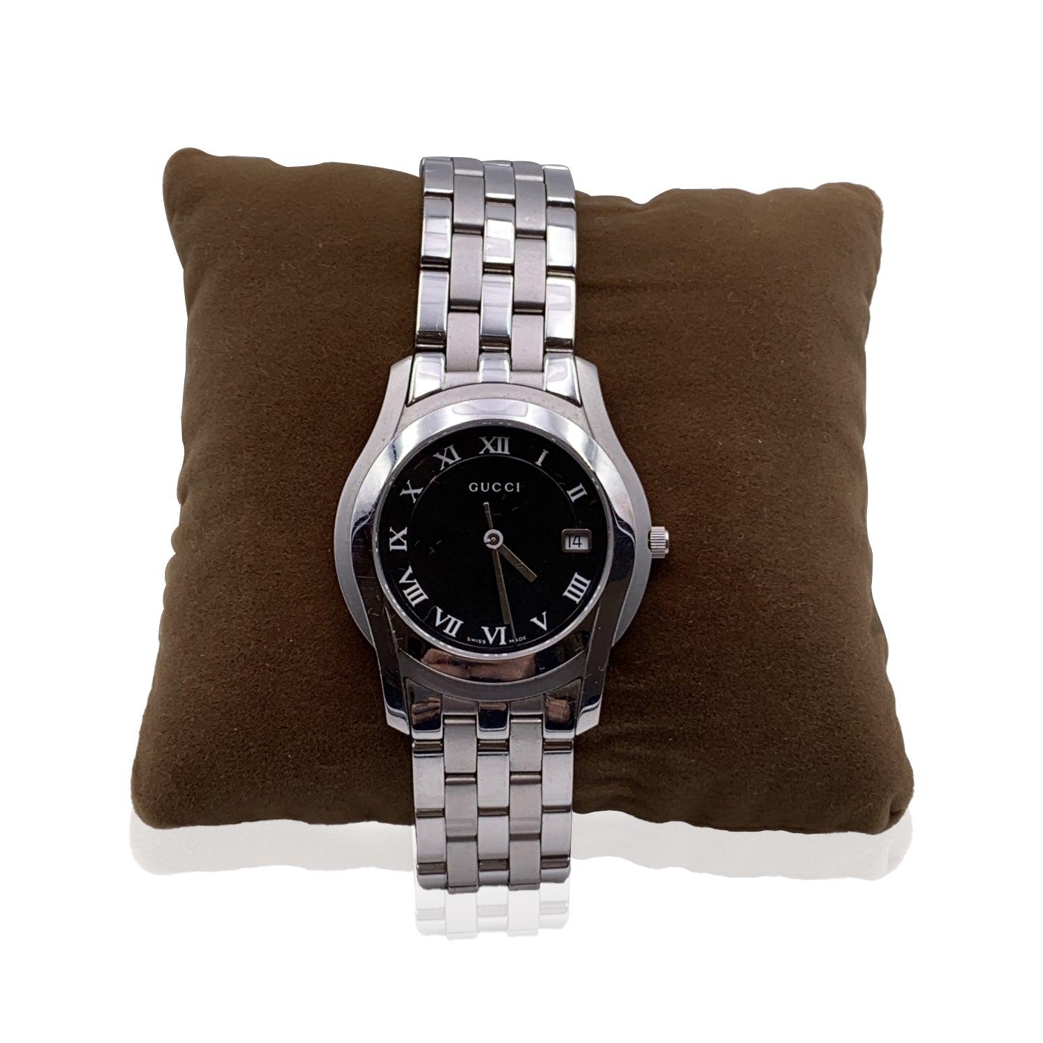 Women's or Men's Gucci Silver Stainless Steel Mod 5500 M Quartz Wrist Watch Black For Sale