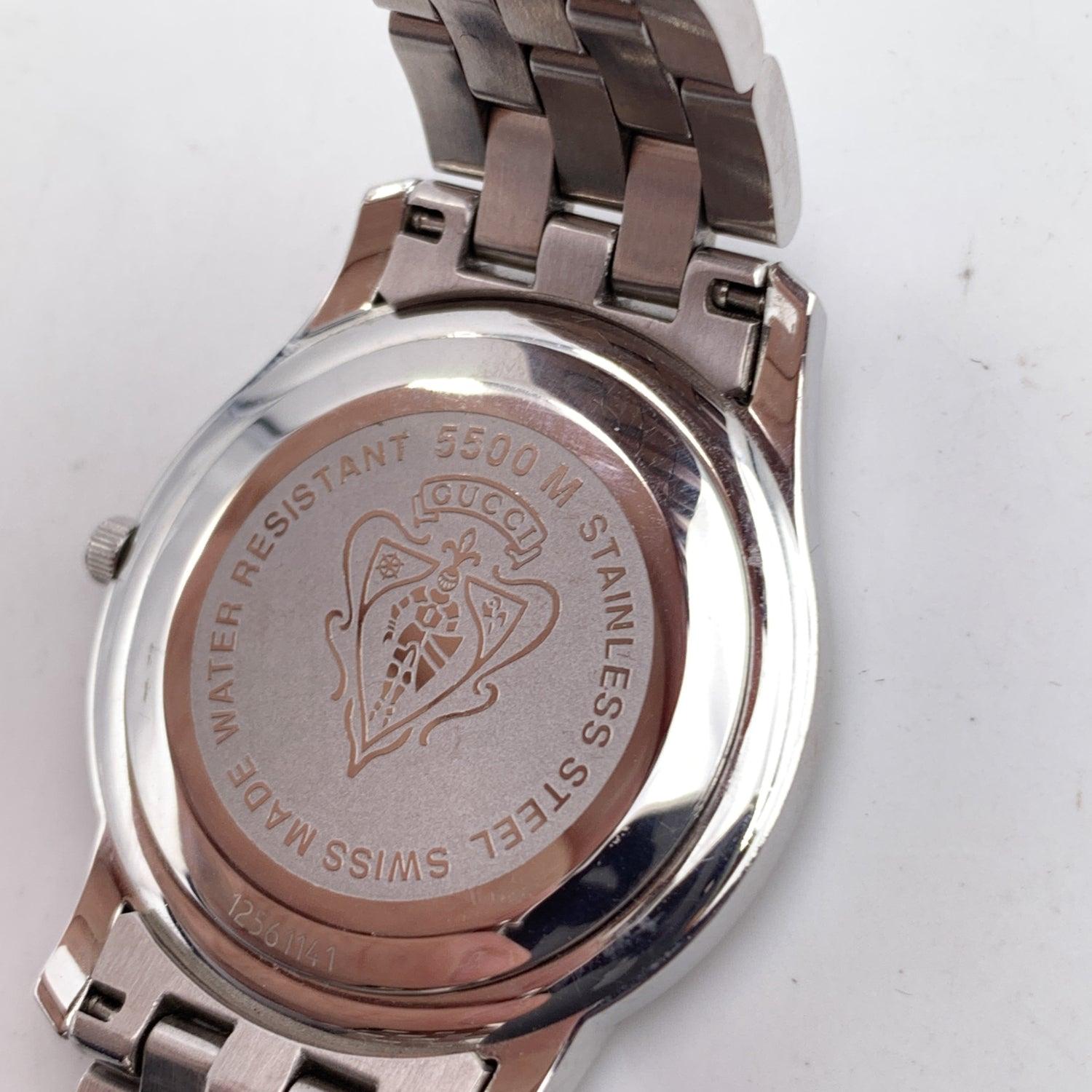 Silber-Edelstahl-Armbanduhr Mod 5500 M Quarz von Gucci, schwarz im Angebot 1