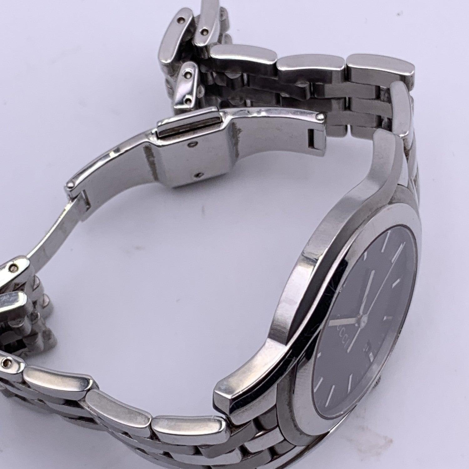 Silber-Edelstahl-Armbanduhr Mod 5500 XL von Gucci mit schwarzem Zifferblatt im Zustand „Hervorragend“ in Rome, Rome