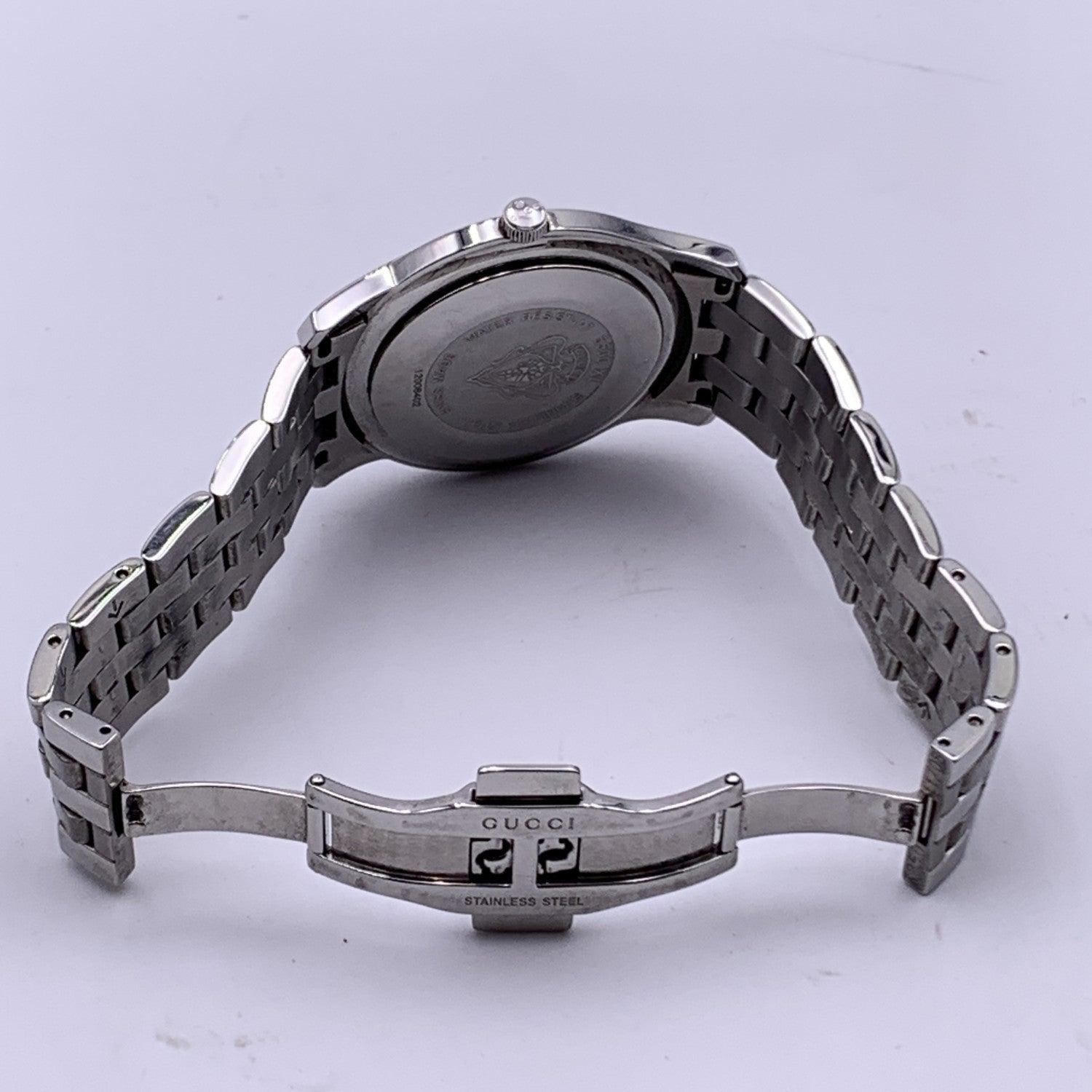 Silber-Edelstahl-Armbanduhr Mod 5500 XL von Gucci mit schwarzem Zifferblatt für Damen oder Herren