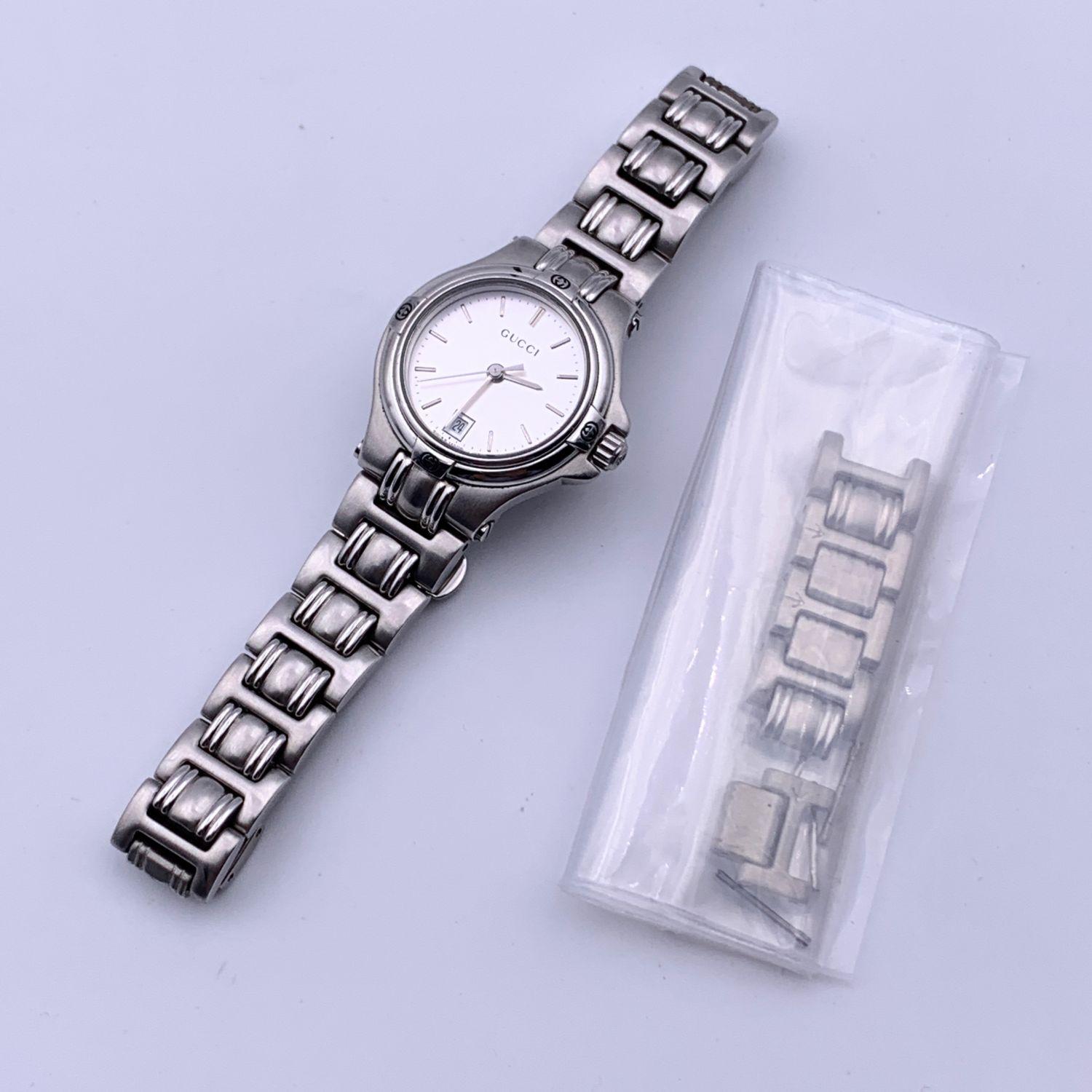 Gucci Silver Stainless Steel Mod 9040 L Wrist Watch Silver Dial In Excellent Condition In Rome, Rome