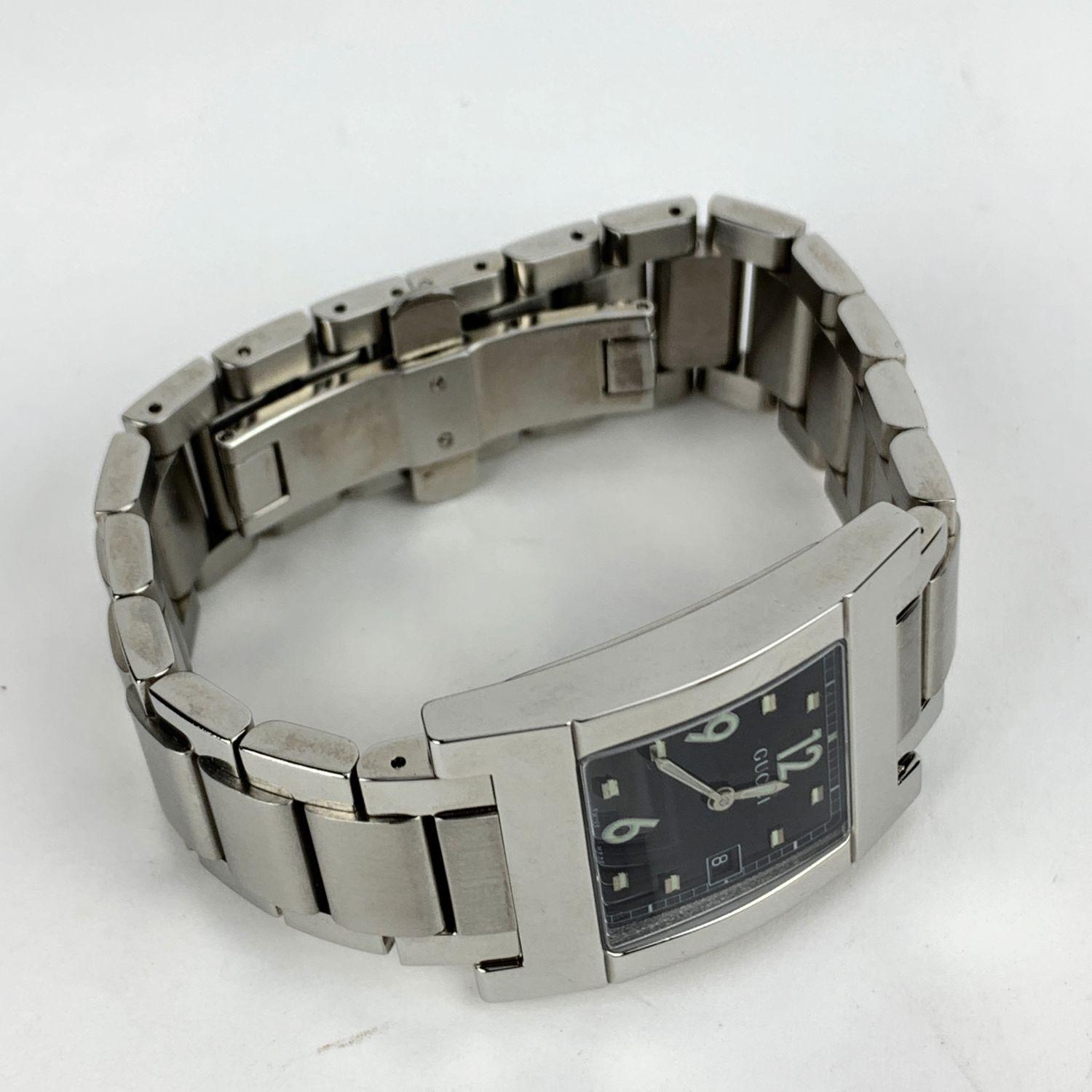 Gucci Silver Stainless Steel Wrist Watch Mod 7700 M Black Dial In Excellent Condition In Rome, Rome