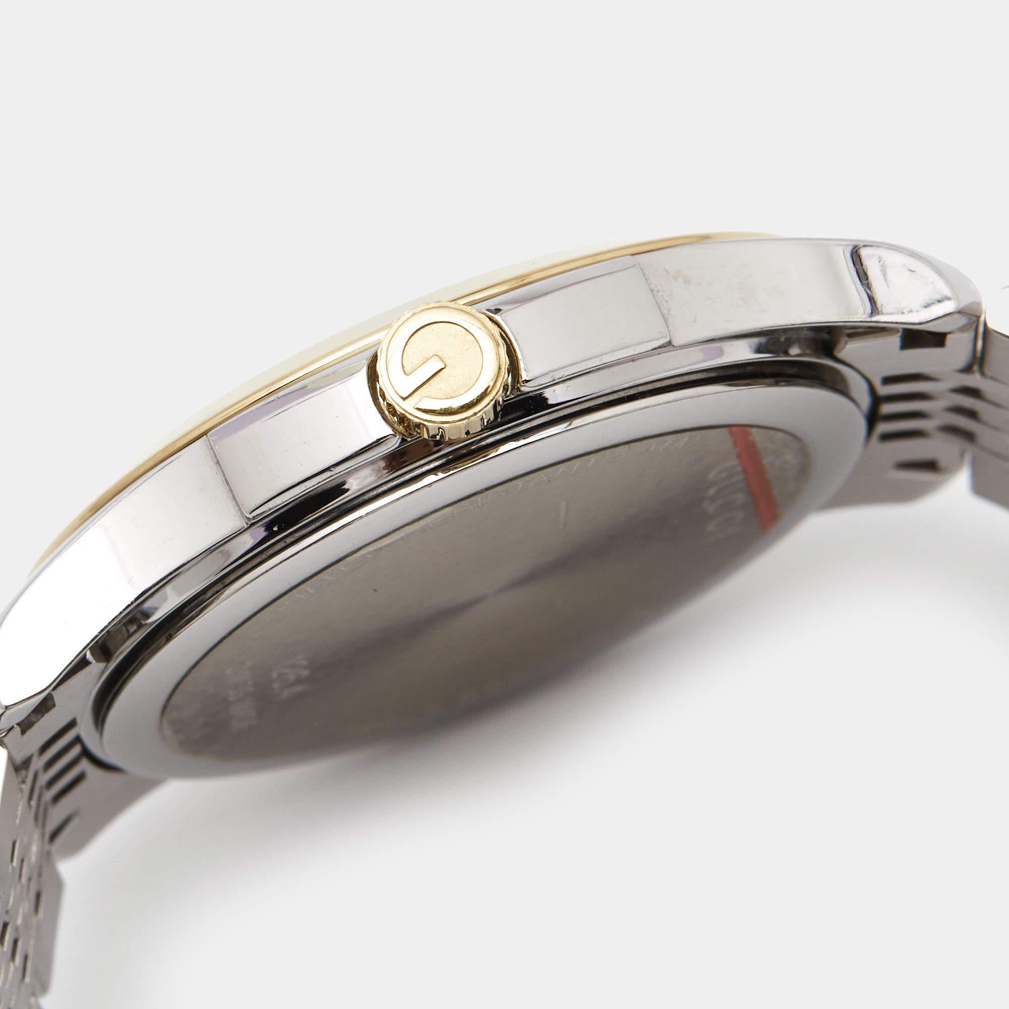 Gucci Montre-bracelet unisexe G-Timeless en acier inoxydable bicolore argenté 38 mm Bon état - En vente à Dubai, Al Qouz 2