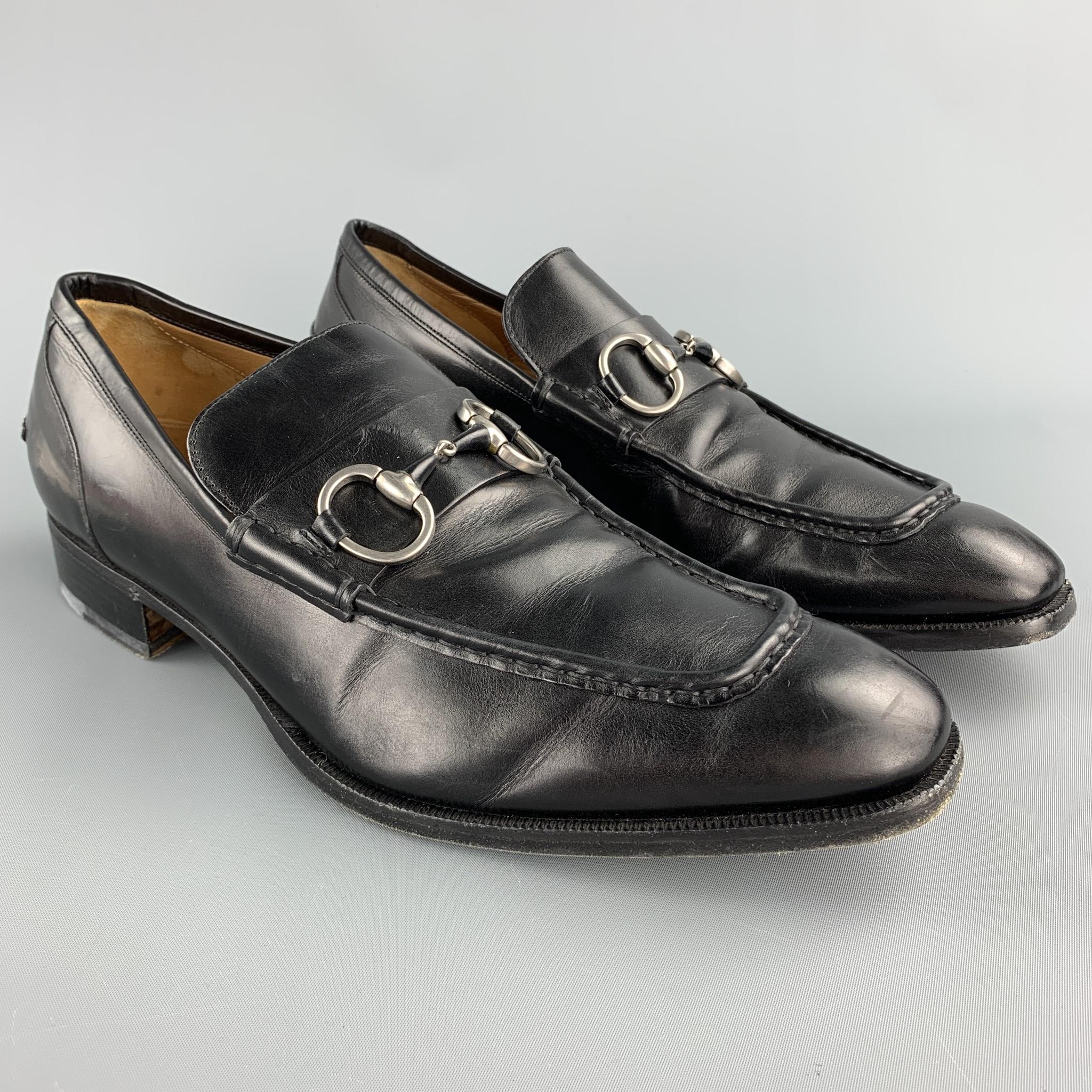 GUCCI loafers comes in a black leather featuring a horsebit and a wooden sole. Made in Italy.

Good Pre-Owned Condition.
Marked: 225098 9.5 

Outsole: 

12 in. x 4 in. 