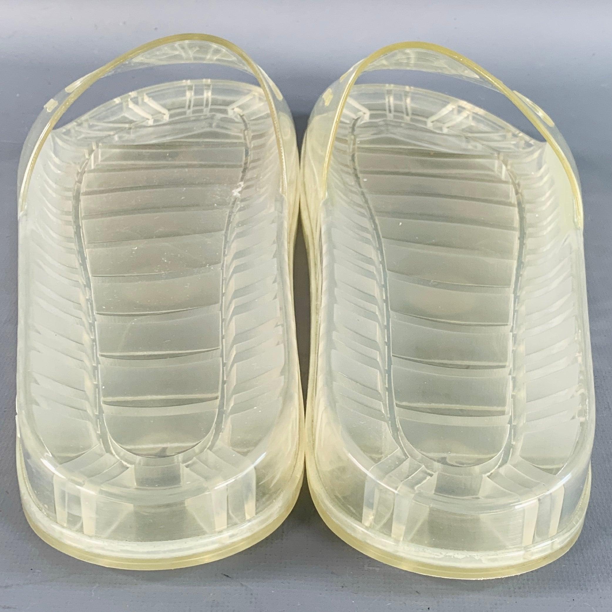 Beige Gucci Size 10.5 Clear Transparent Logo Rubber Slide Sandals en vente