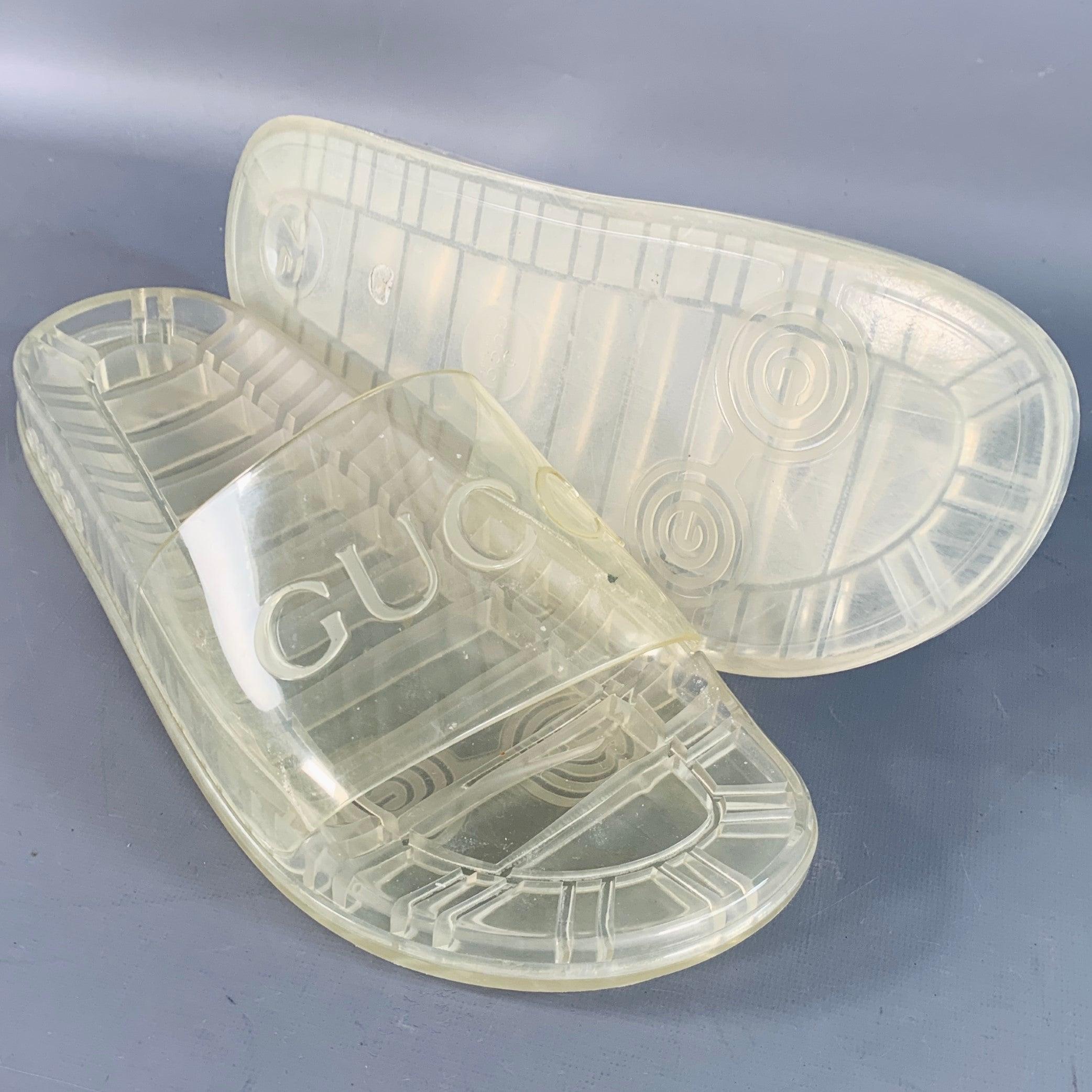 Gucci Size 10.5 Clear Transparent Logo Rubber Slide Sandals en vente 1