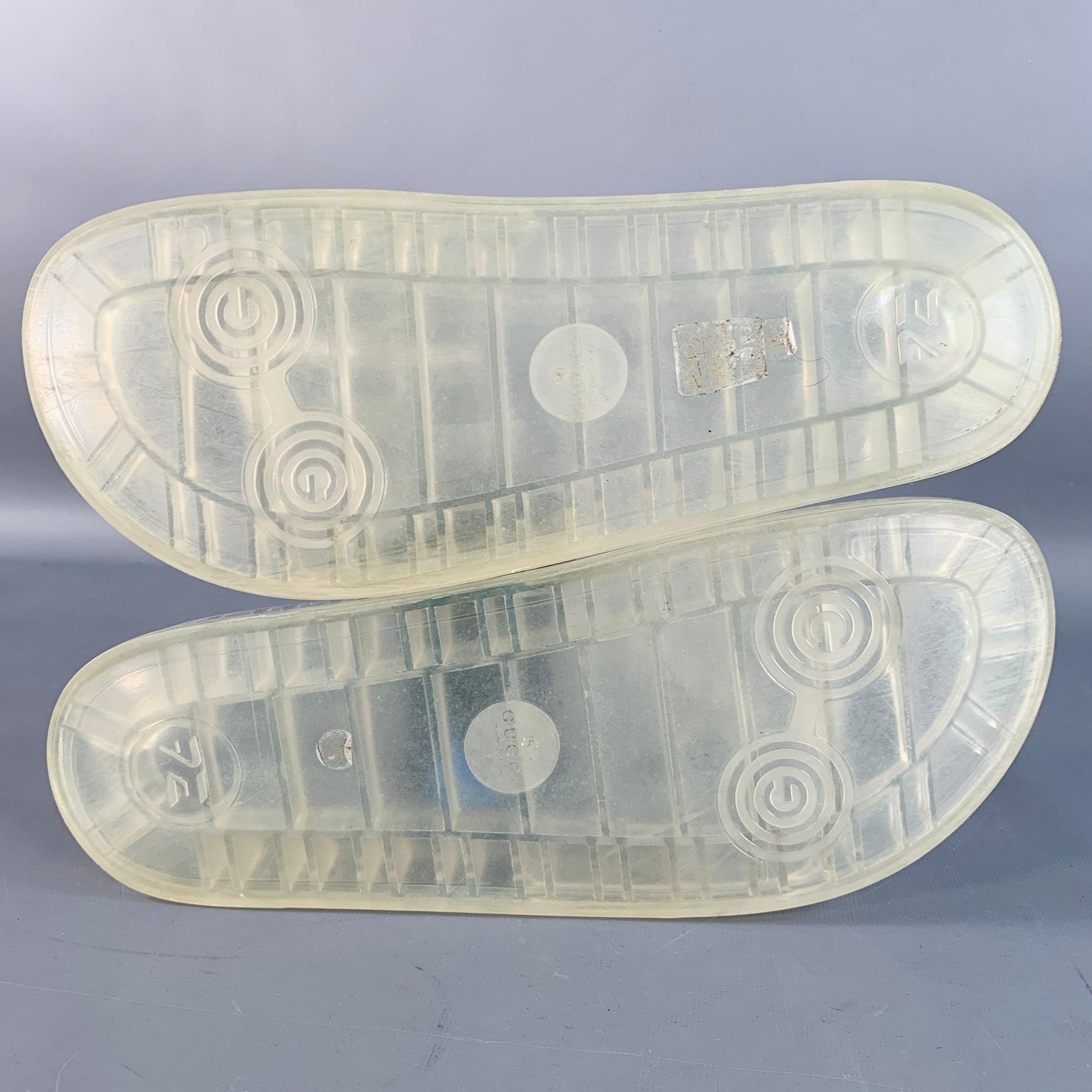 Gucci Size 10.5 Clear Transparent Logo Rubber Slide Sandals en vente 2