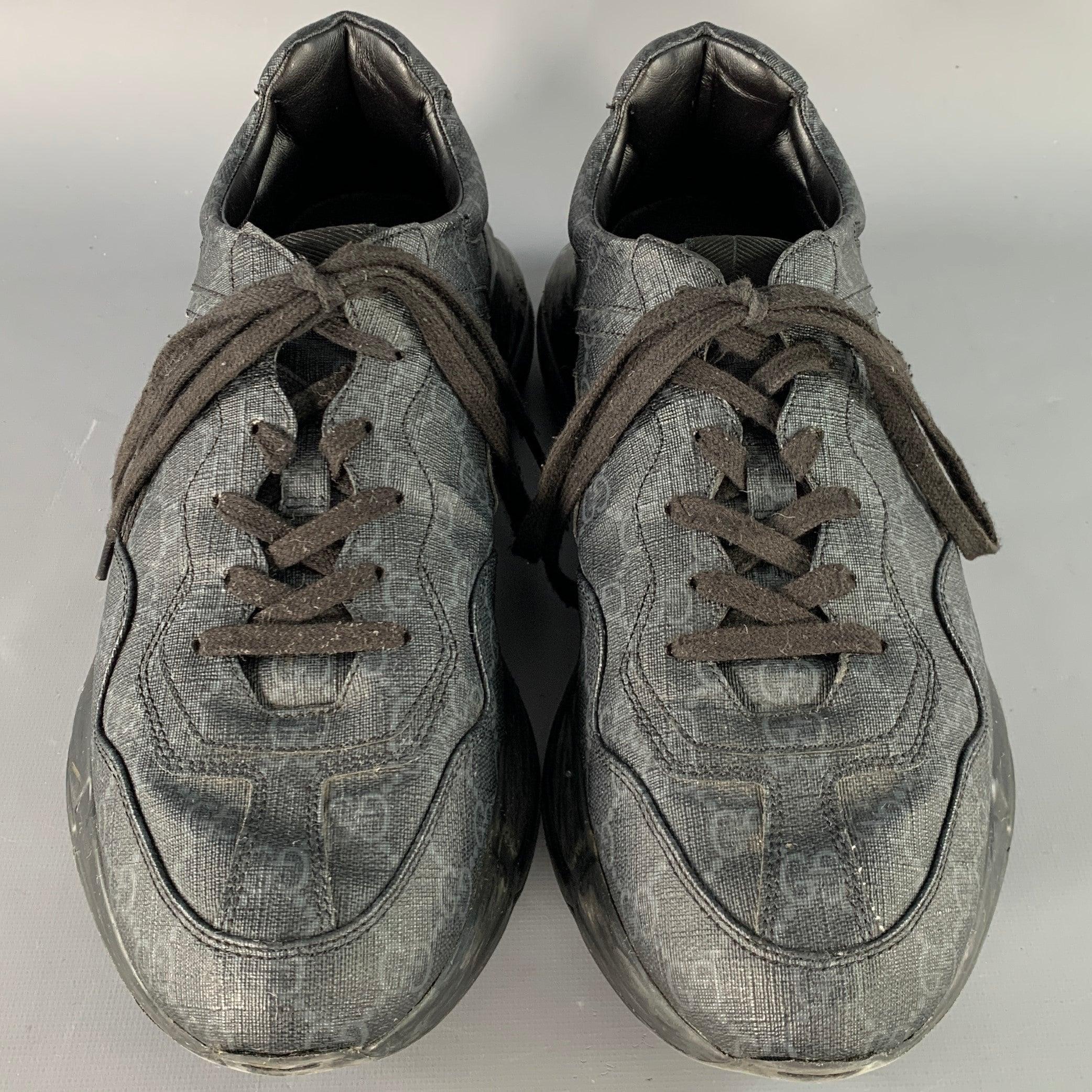 Gucci taglia 10.5 Scarpe da ginnastica nere grigie Monogram In condizioni buone in vendita a San Francisco, CA
