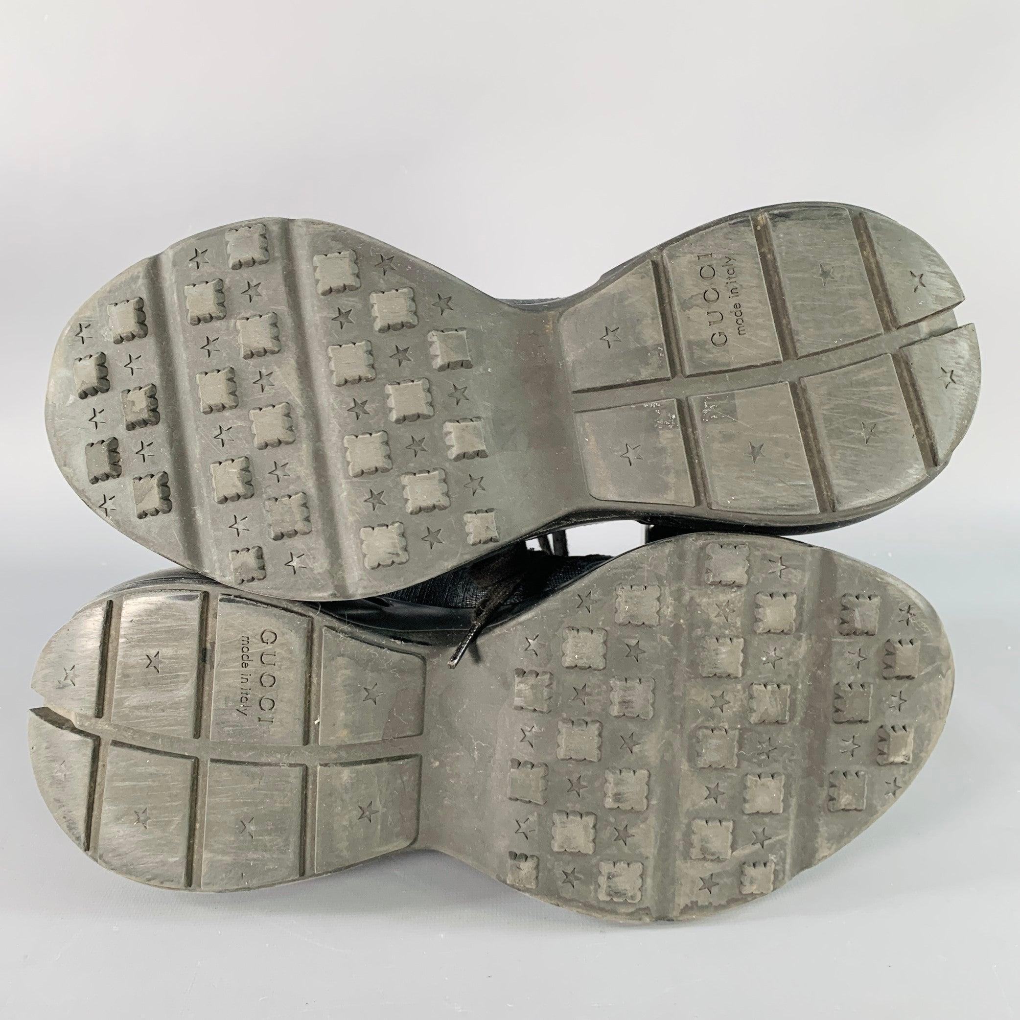 Gucci taglia 10.5 Scarpe da ginnastica nere grigie Monogram in vendita 1