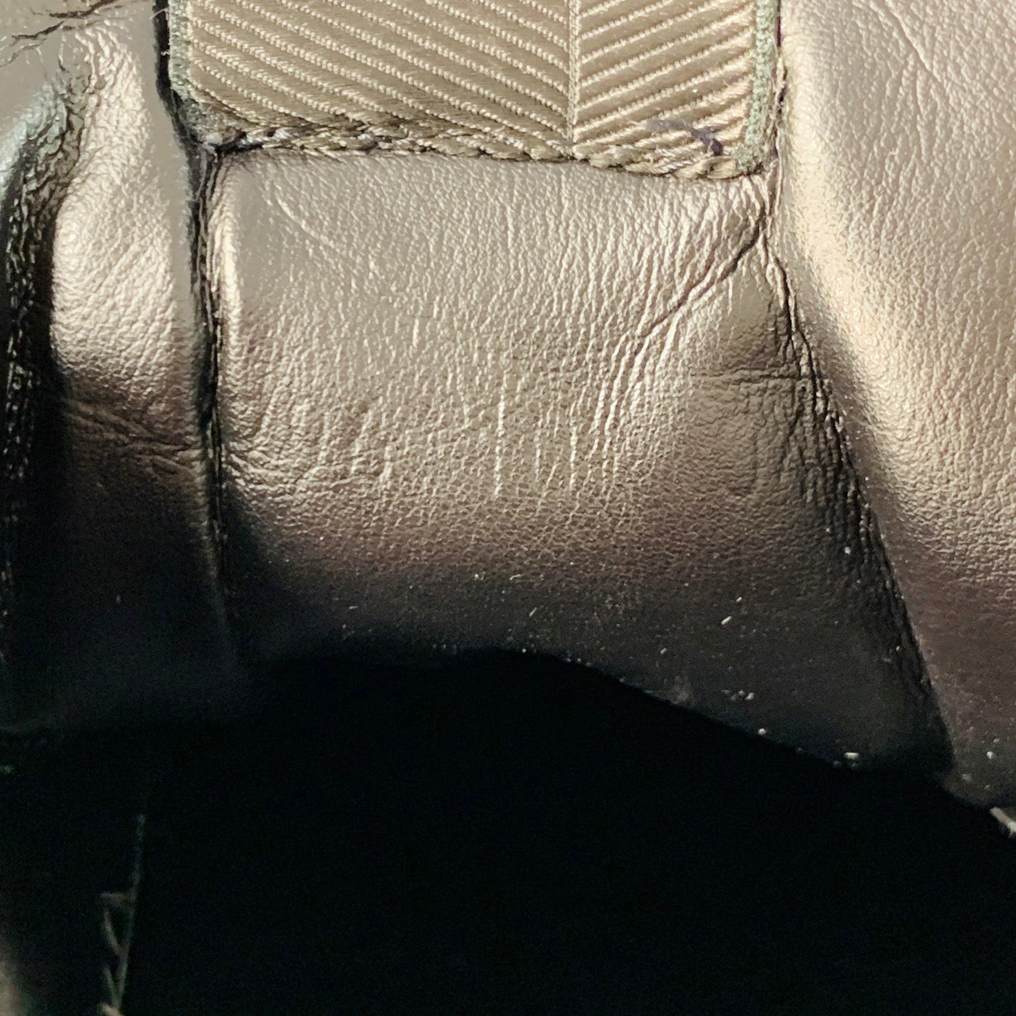Gucci taglia 10.5 Scarpe da ginnastica nere grigie Monogram in vendita 3