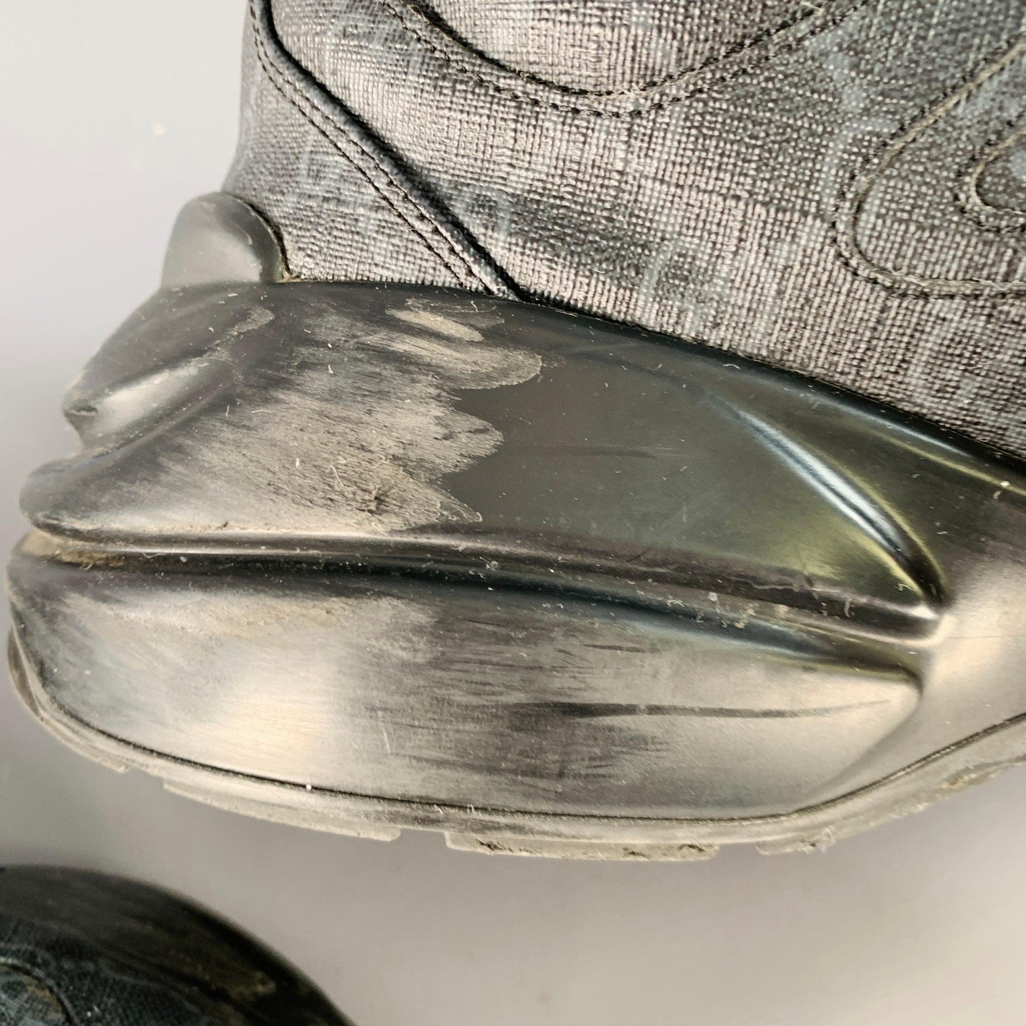 Gucci taglia 10.5 Scarpe da ginnastica nere grigie Monogram in vendita 4