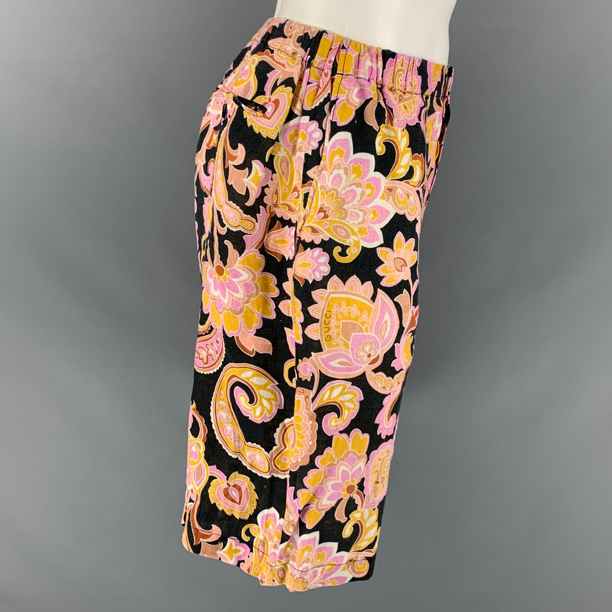 GUCCI 2020 collection shorts comes in yellow and purple paisley cotton woven material features a Slit Pockets, elastic wast and Button Closures.
 Made in Italy.Very Good Pre-Owned Conditions. Moderate signs of wear, color fading. 

Marked:   48