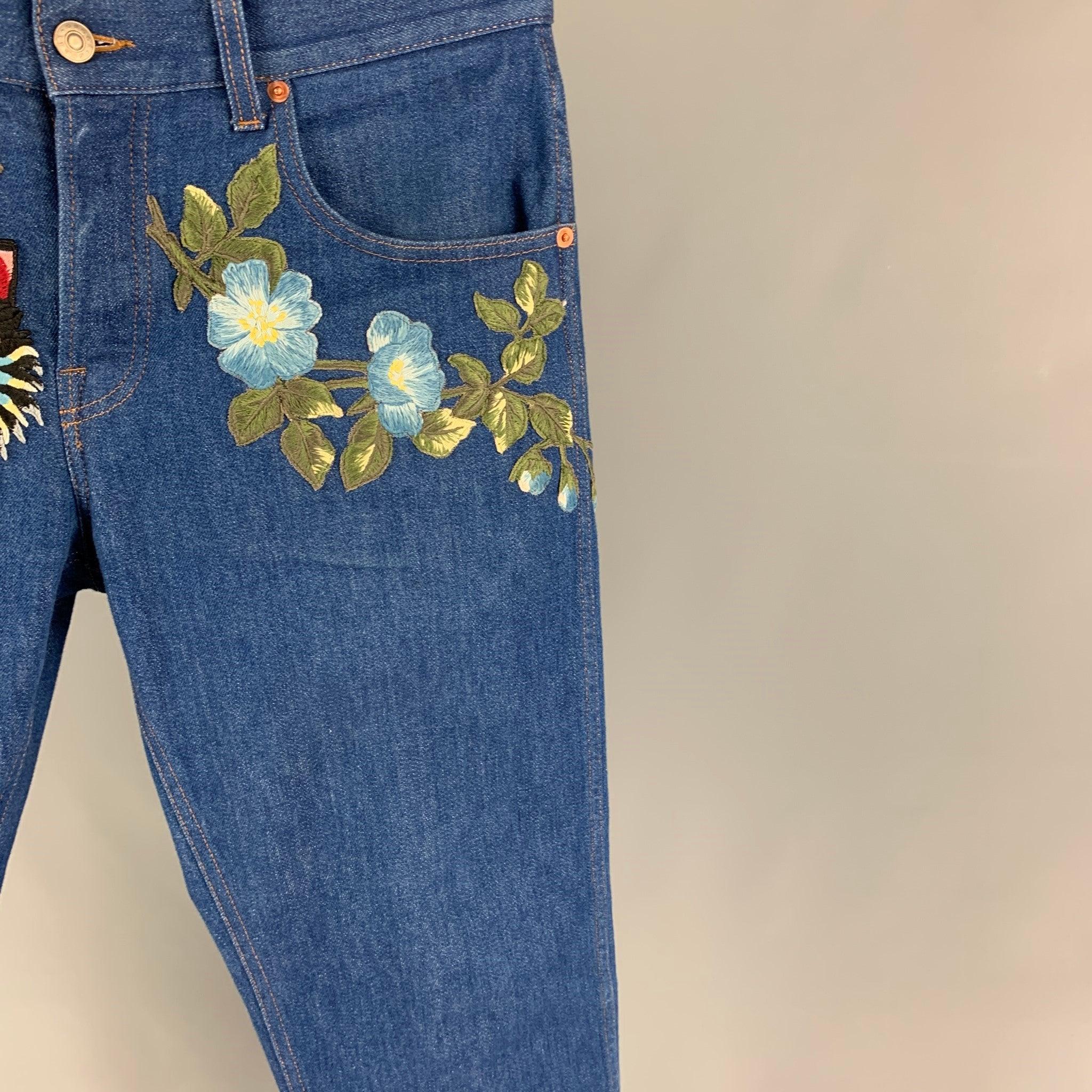 Blaue Denim-Jeans mit mehrfarbiger Stickerei von GUCCI in gerader Größe 34 im Zustand „Gut“ im Angebot in San Francisco, CA