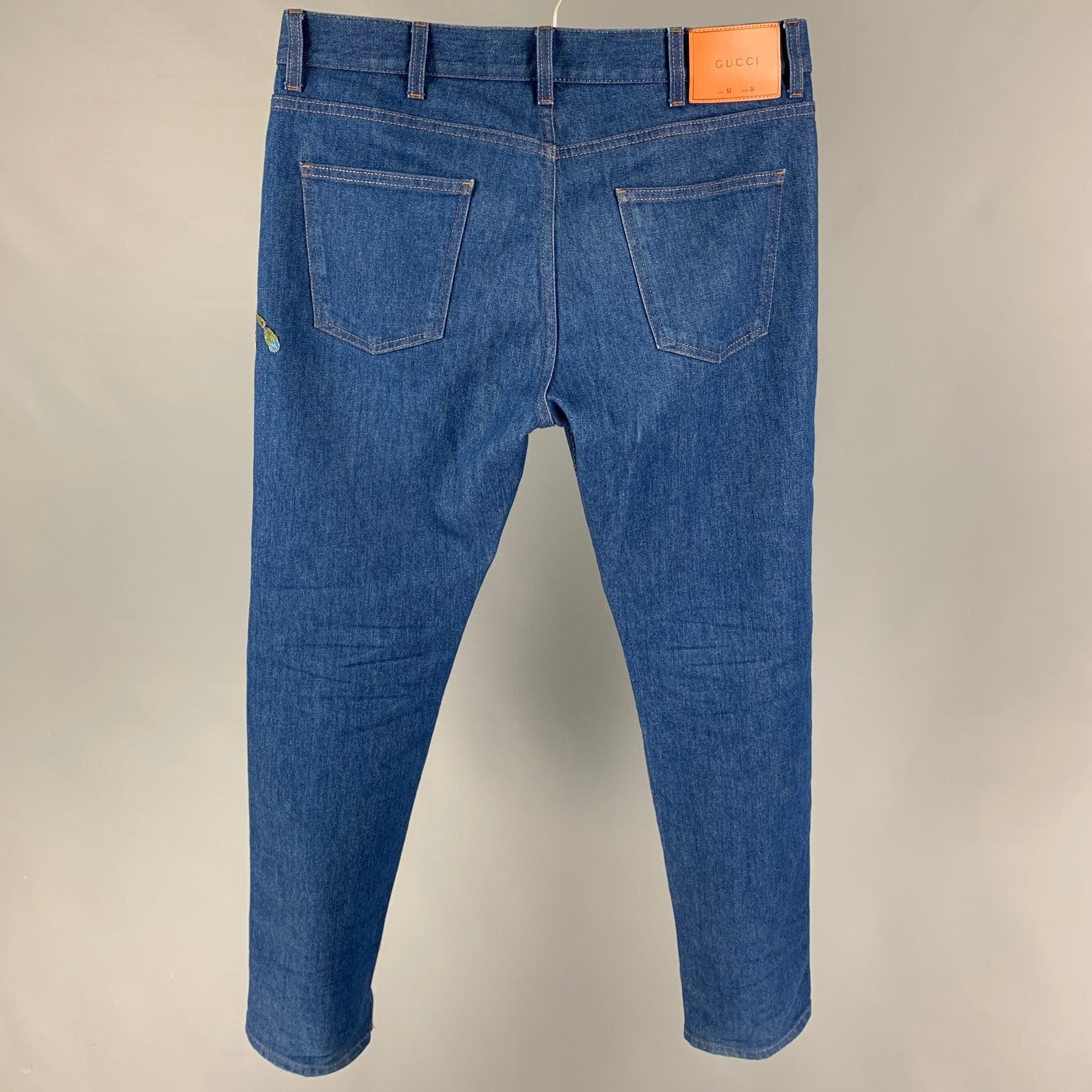 Blaue Denim-Jeans mit mehrfarbiger Stickerei von GUCCI in gerader Größe 34 Herren im Angebot