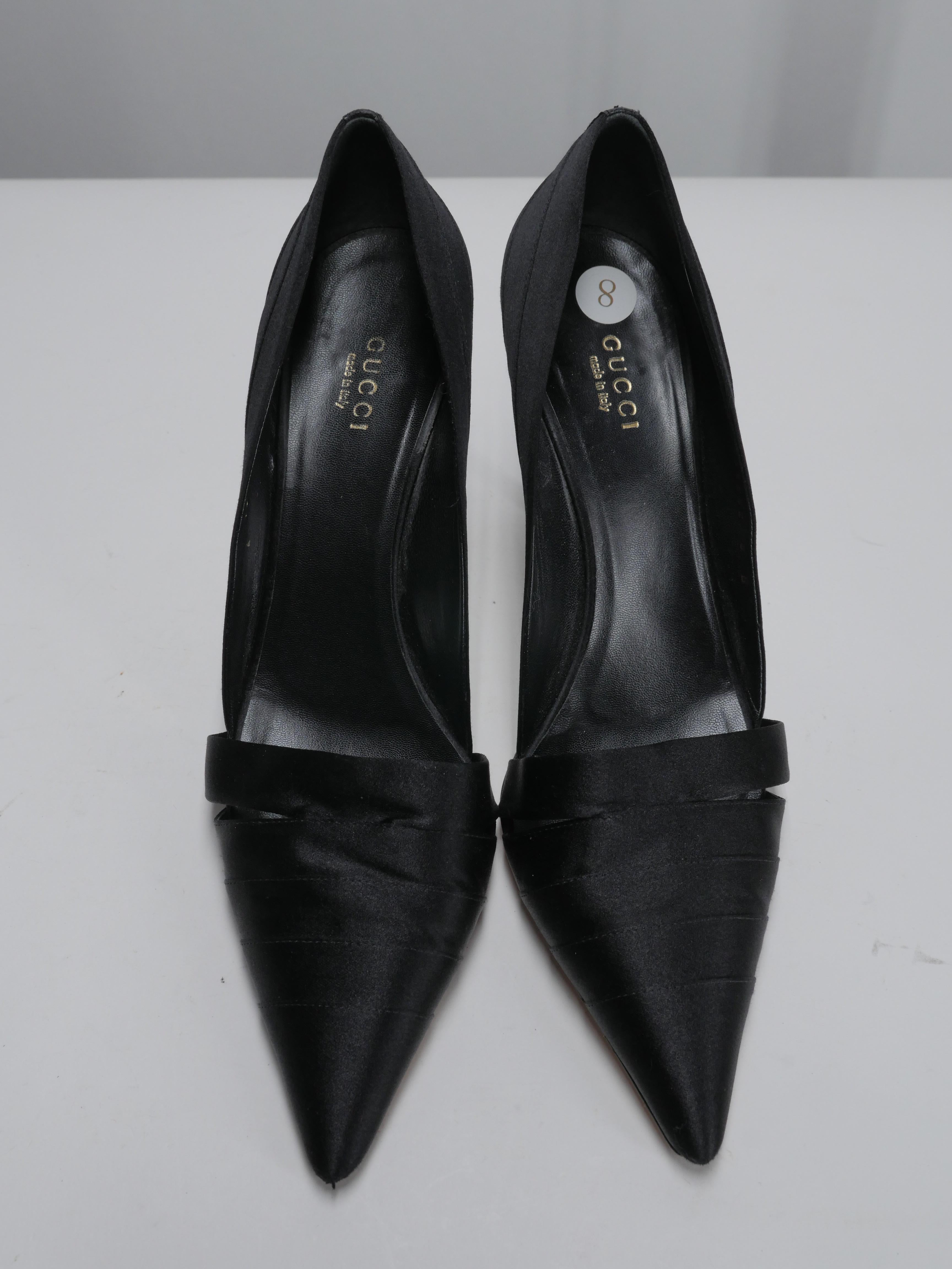pointed pumps