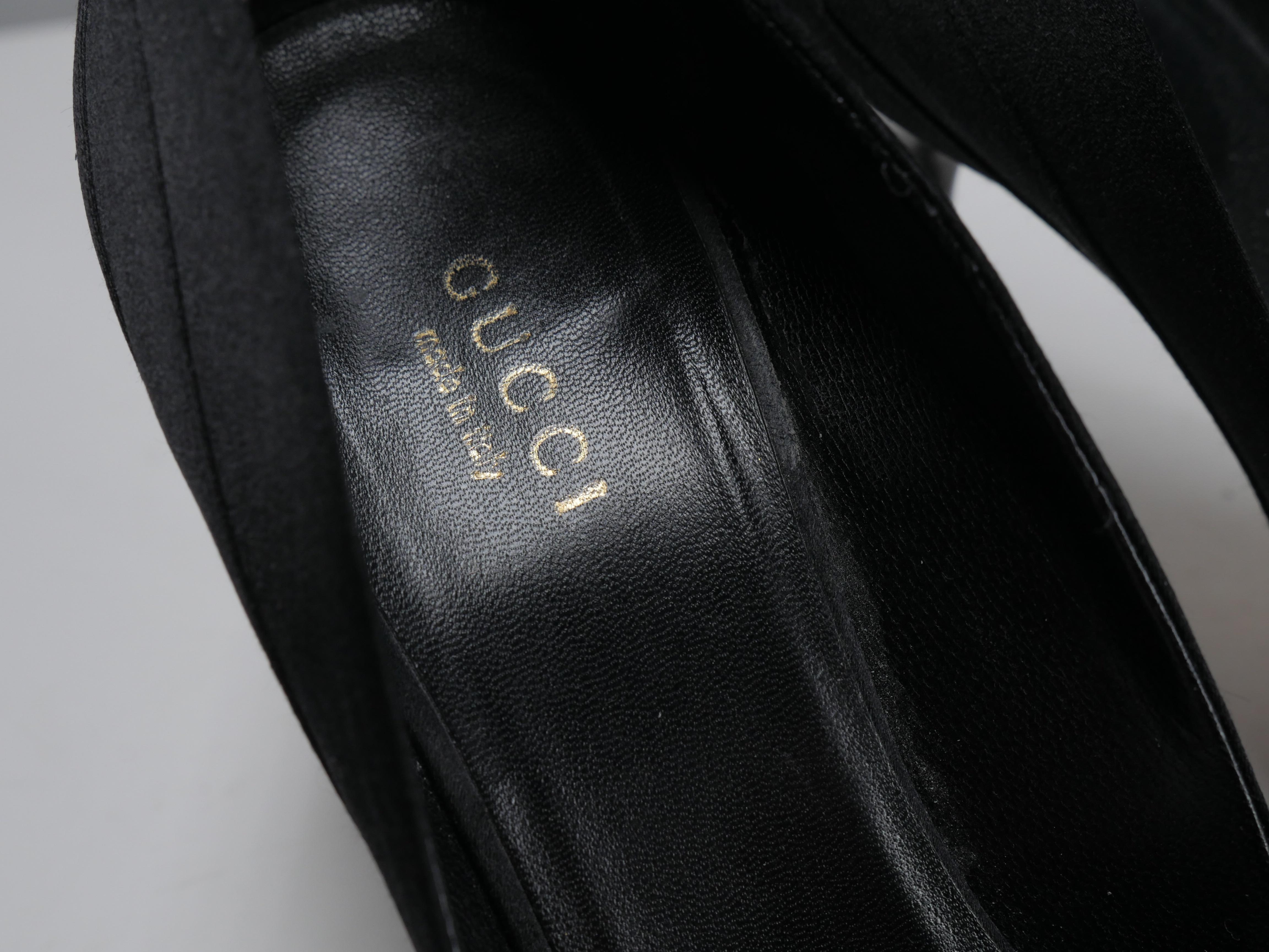 Gucci Size 38 Black Satin Pointed Toe Pumps In Good Condition In Bridgehampton, NY