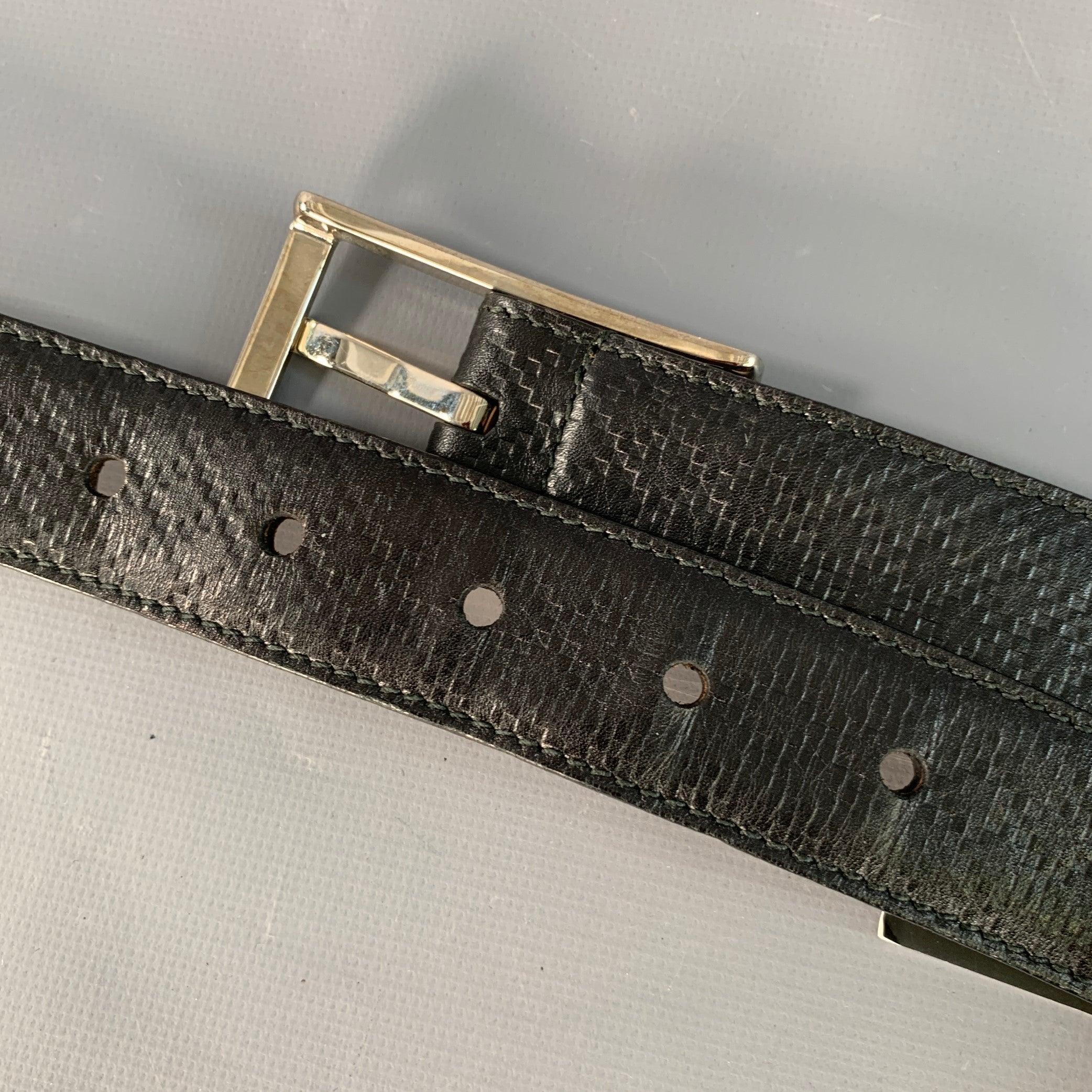 Gucci Taglia 38 Cintura in pelle geometrica in rilievo nero argento in vendita 4