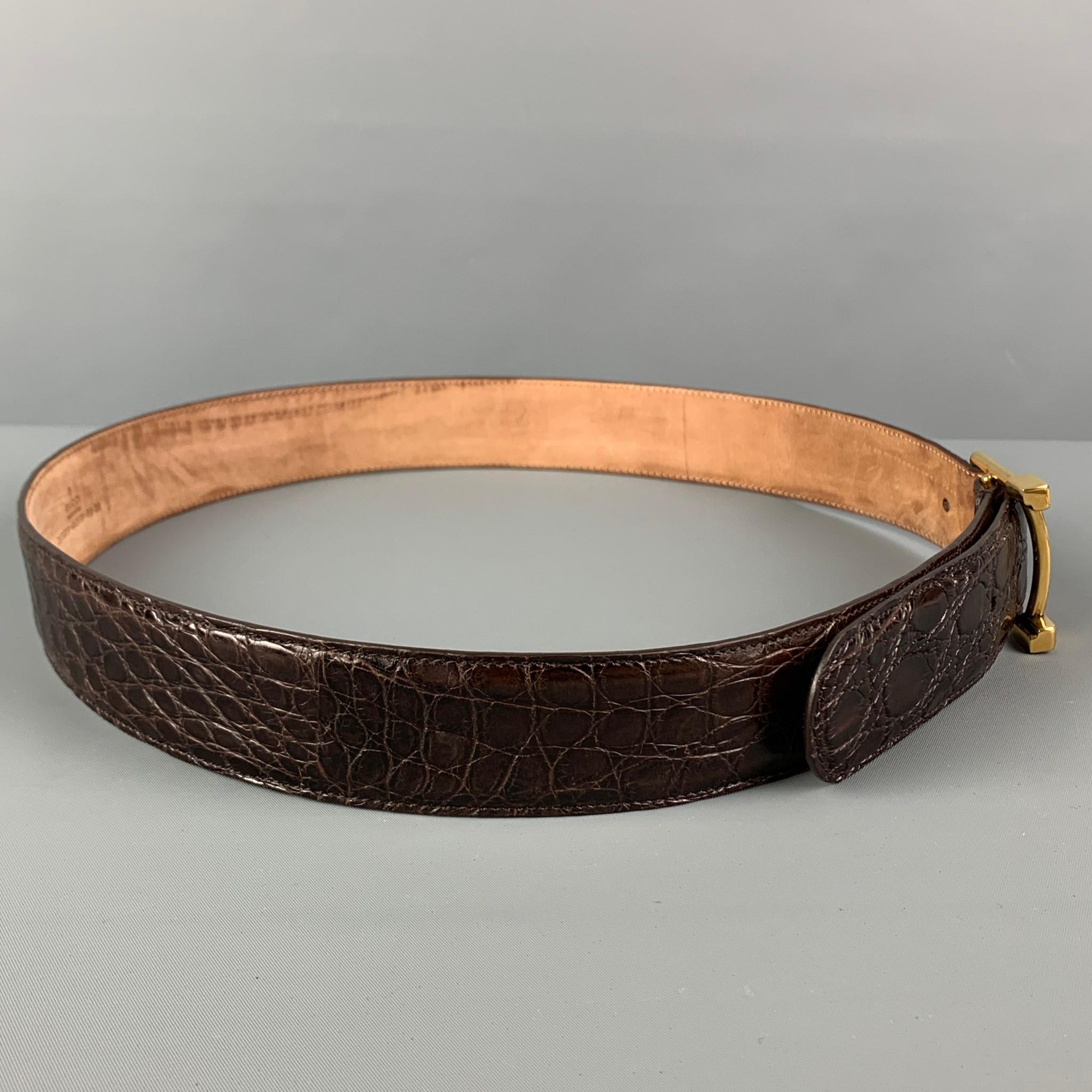 GUCCI belt comes in a brown embossed leather featuring a gold tone buckle closure. Made in Italy. 

Very Good Pre-Owned Condition.
Marked: 527319-480199-95-38

Length: 43.5 in.
Width: 1.5 in.
Fits: 36 in. - 40 in.
Buckle: 2 in. 