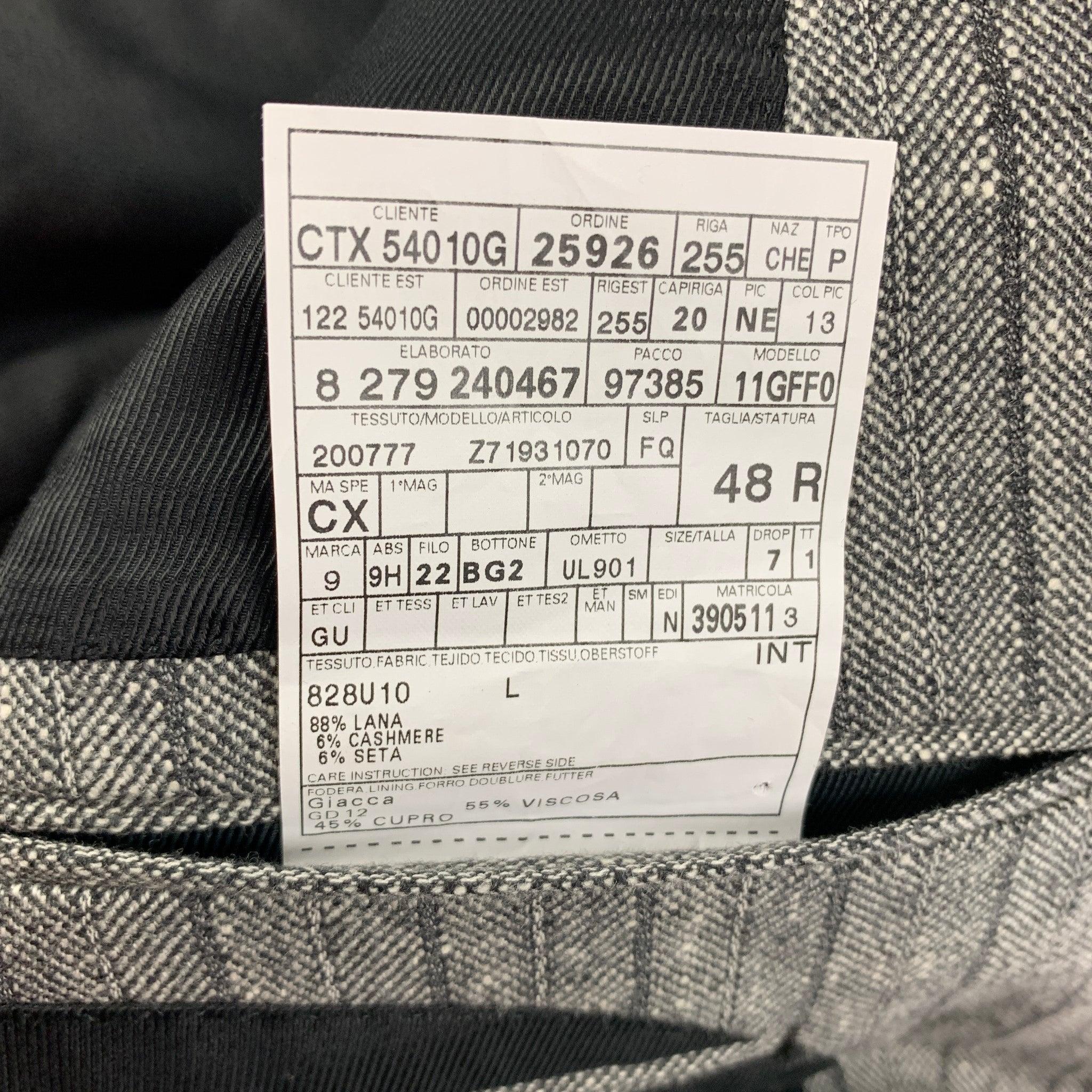 GUCCI Anzug mit grauen Streifen aus Wollmischung und Notch-Revers, Größe 38 im Angebot 3