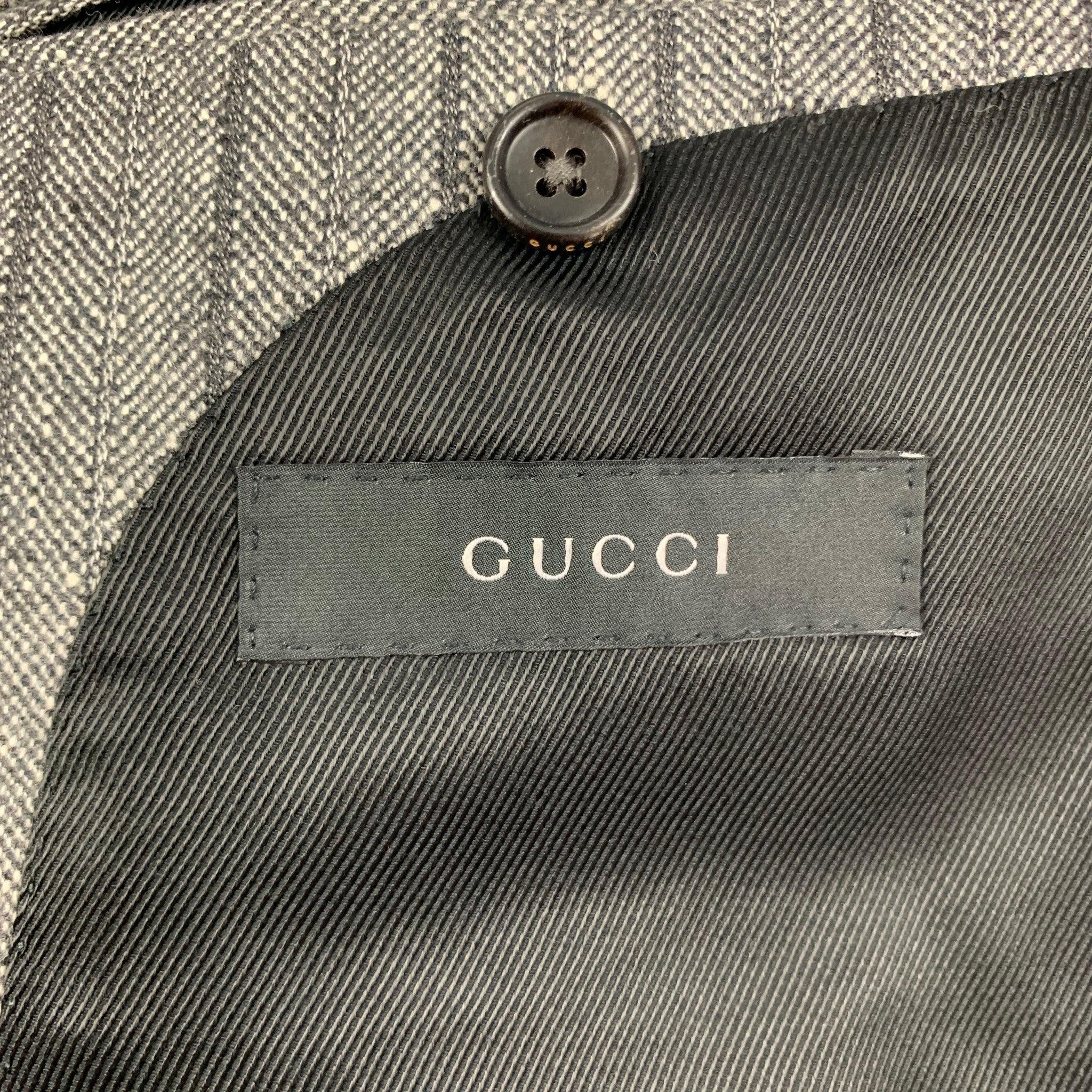 GUCCI Size 38 Grey Stripe Wool Blend Notch Lapel Suit For Sale 4