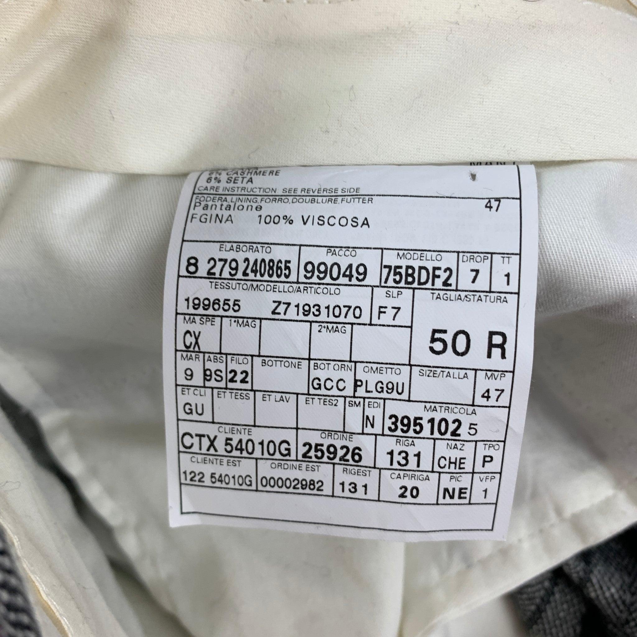GUCCI Anzug mit grauen Streifen aus Wollmischung und Notch-Revers, Größe 38 im Angebot 5