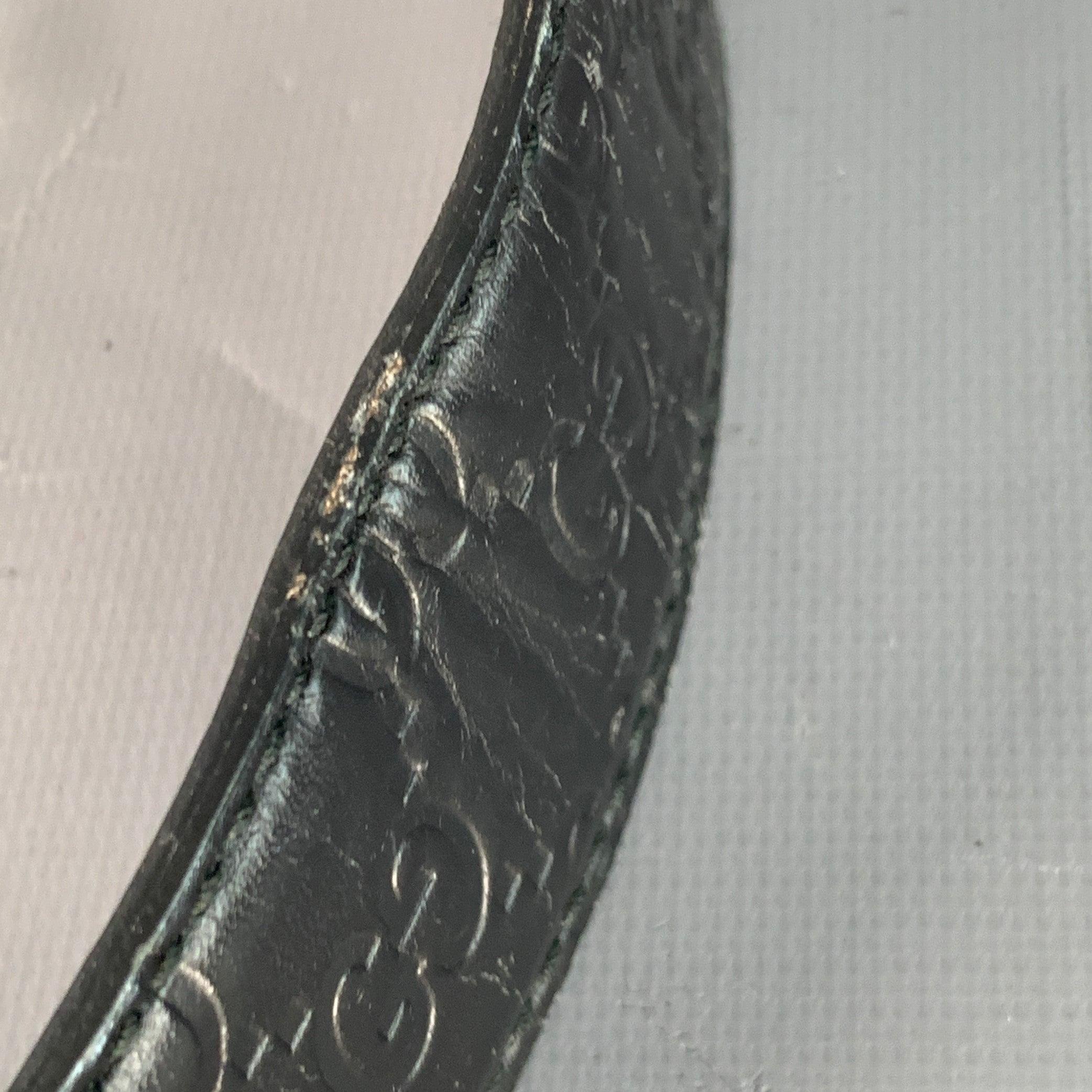 Gucci Taglia 38 Cintura in pelle nera Monogram GG con fibbia in vendita 2