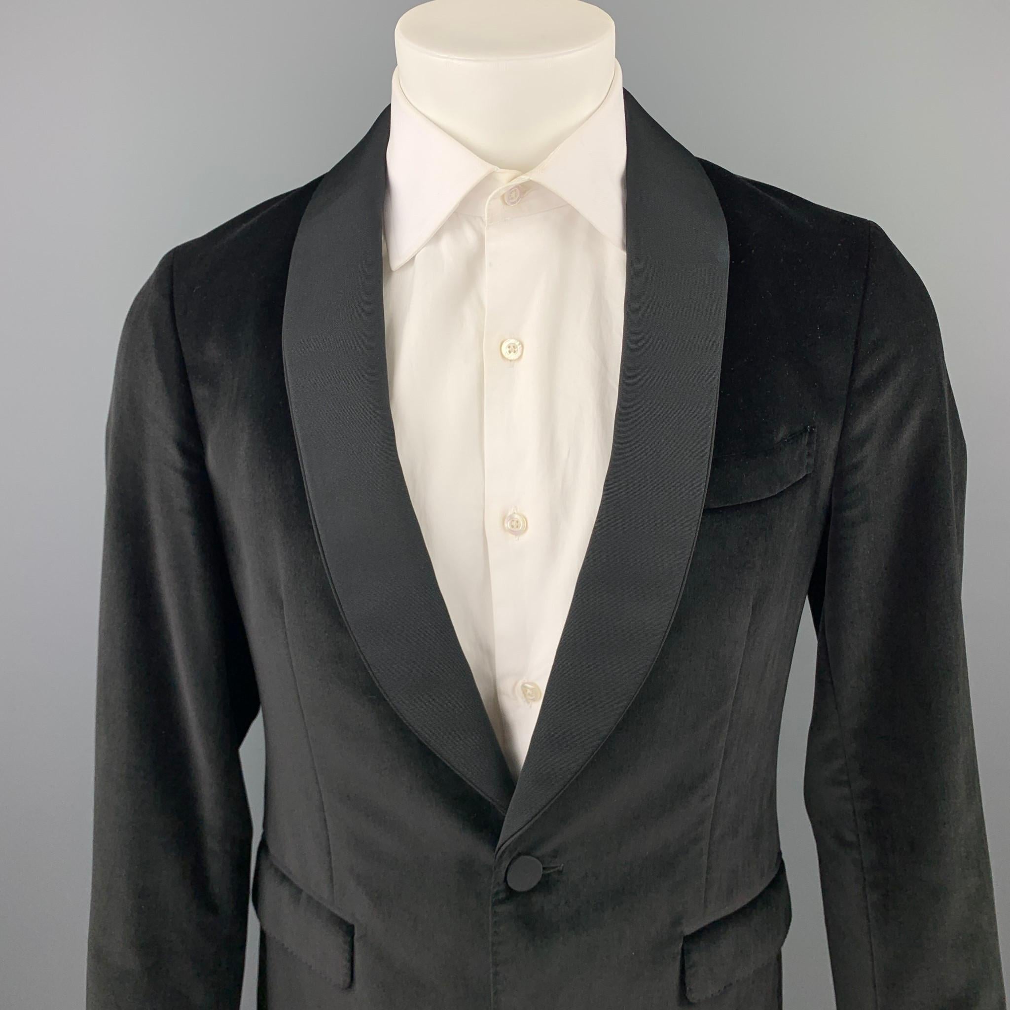GUCCI sport coat comes in a black velvet with a full liner featuring a shawl collar, flap pockets, and a single button closure. Made in Italy.

Excellent Pre-Owned Condition.
Marked: IT 48 R 

Measurements:

Shoulder: 16.5 in. 
Chest: 38 in.