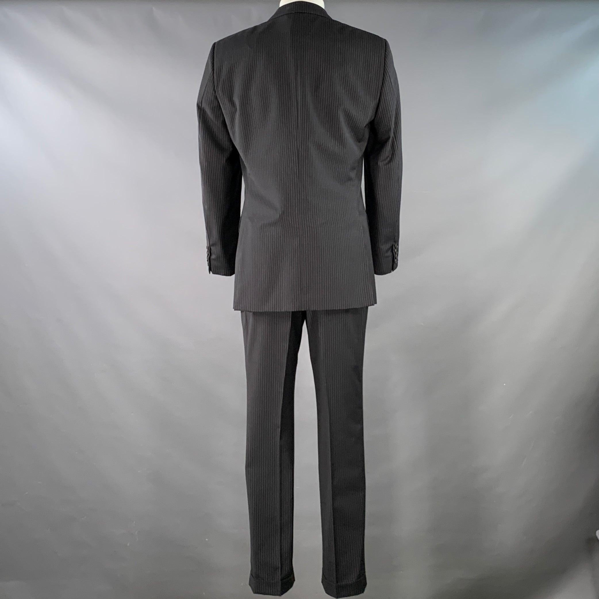 Noir Gucci Size 40 Black Grey Pinstripe Wool Mohair Single Breasted Suit (Costume croisé en laine et mohair) en vente