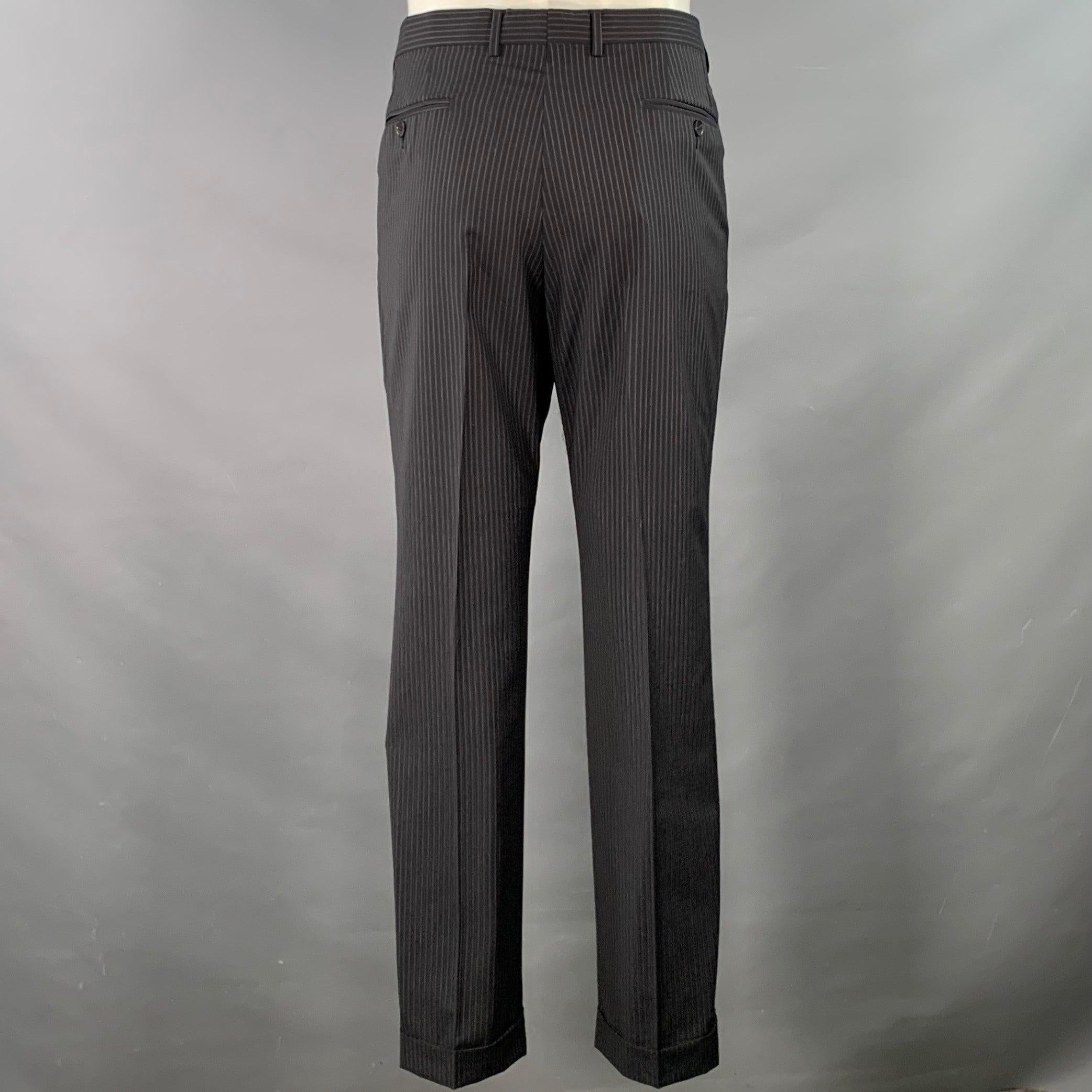 Gucci Size 40 Black Grey Pinstripe Wool Mohair Single Breasted Suit (Costume croisé en laine et mohair) Pour hommes en vente