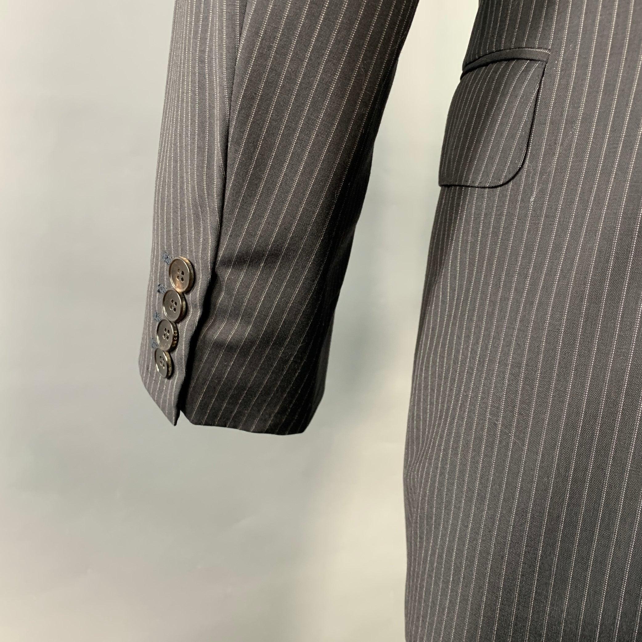 Gucci Size 40 Black Grey Pinstripe Wool Mohair Single Breasted Suit (Costume croisé en laine et mohair) en vente 1