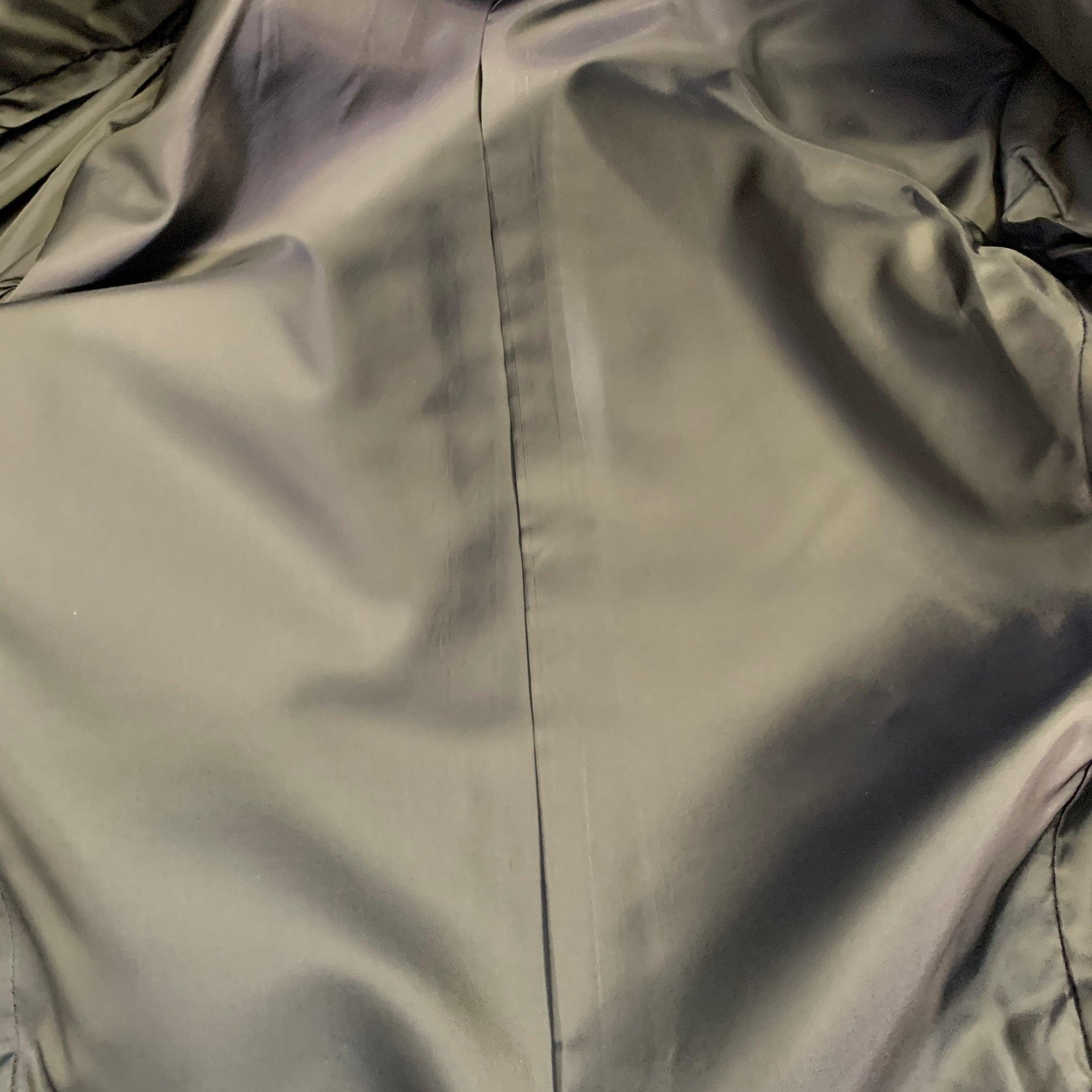 Gucci Size 40 Black Grey Pinstripe Wool Mohair Single Breasted Suit (Costume croisé en laine et mohair) en vente 3