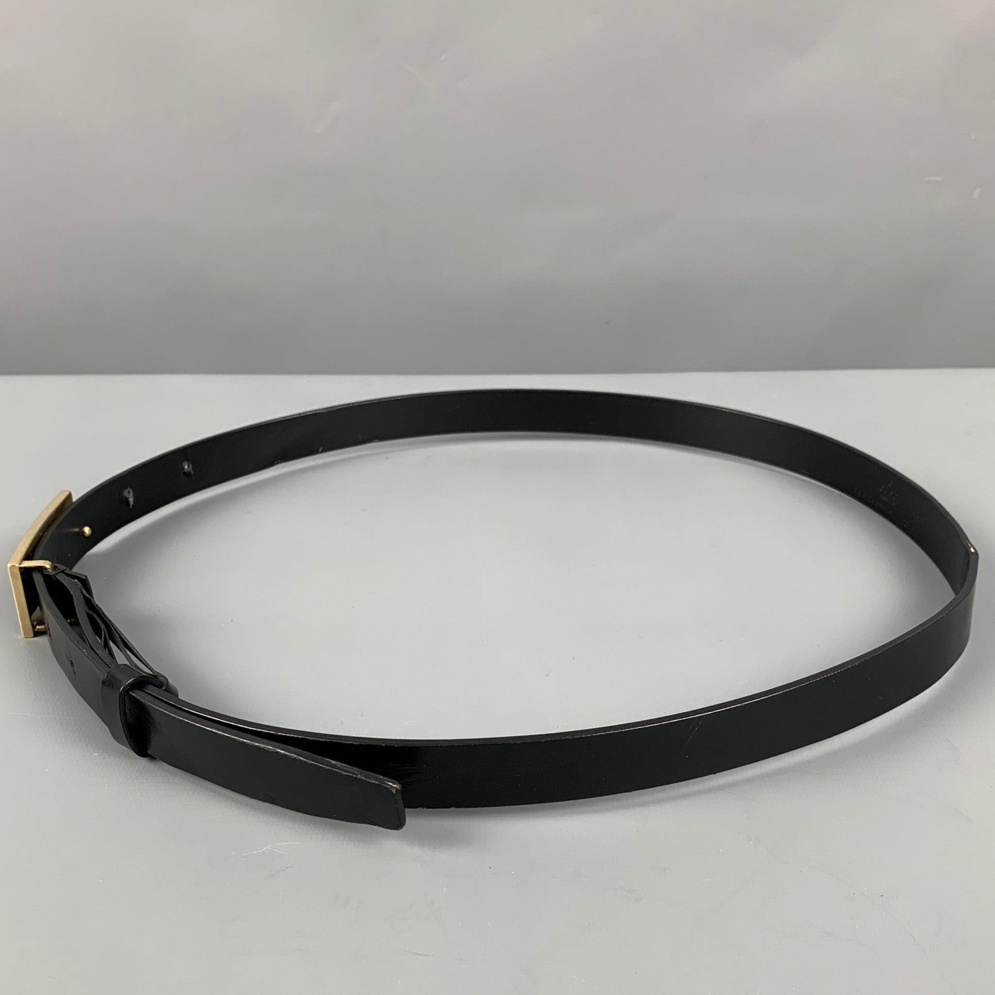 GUCCI
belt in a black leather featuring a red and black logo buckle. Made in Italy.Very Good Pre-Owned Condition. Moderate signs of wear. 

Marked:   036 1669 1612 100 40Length: 43.5 inches Width: 3/4 inches Fits: 32 inches  - 38 inches Buckle: 2.25
