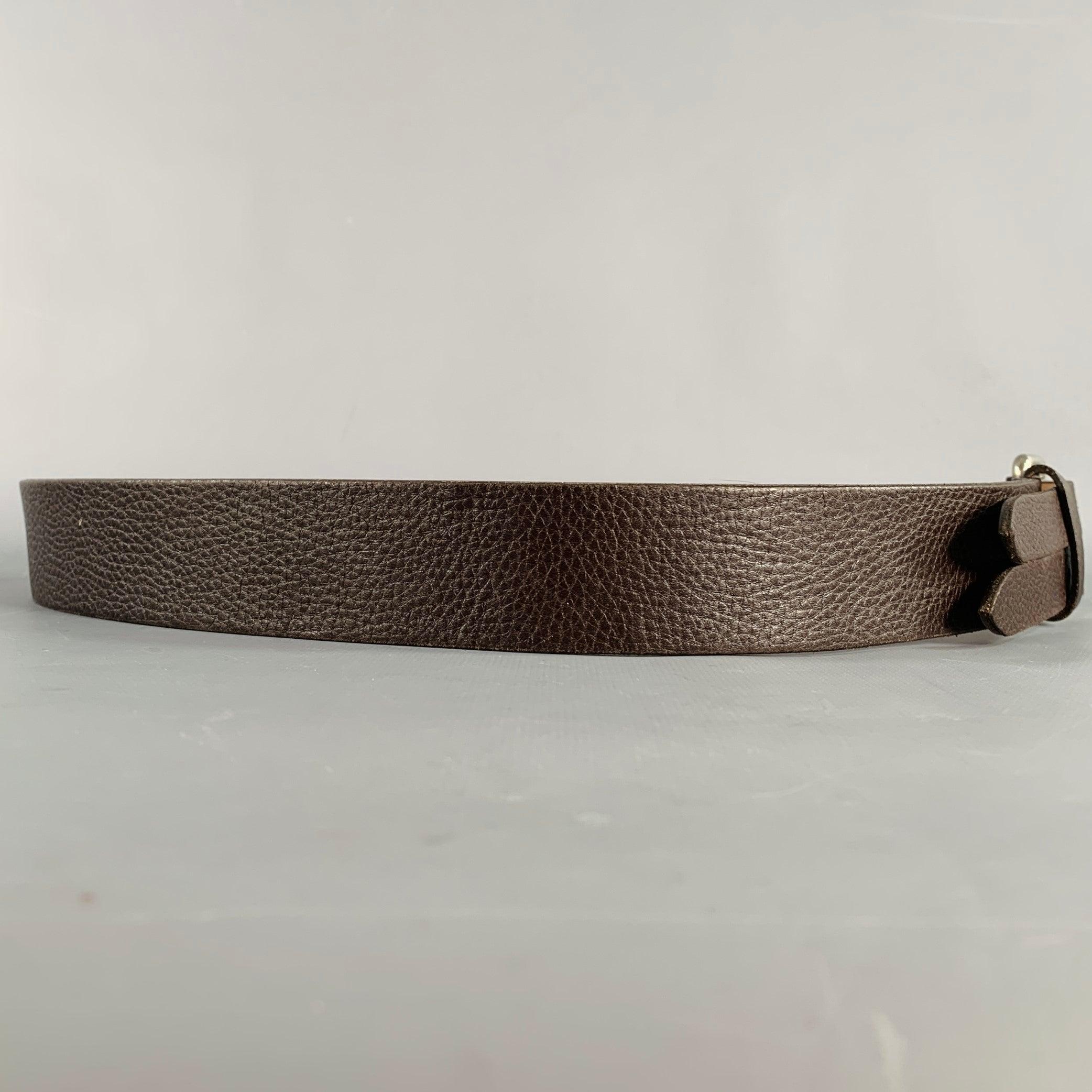 GUCCI belt
in a brown leather featuring a split design with silver tone metal buckle. Made in Italy.Very Good Pre-Owned Condition. New holes put into belt, as is. 

Marked:   336832 A7M0N 100 40 1476Length: 44.5 inches Width: 1.5 inches Fits: 37.5