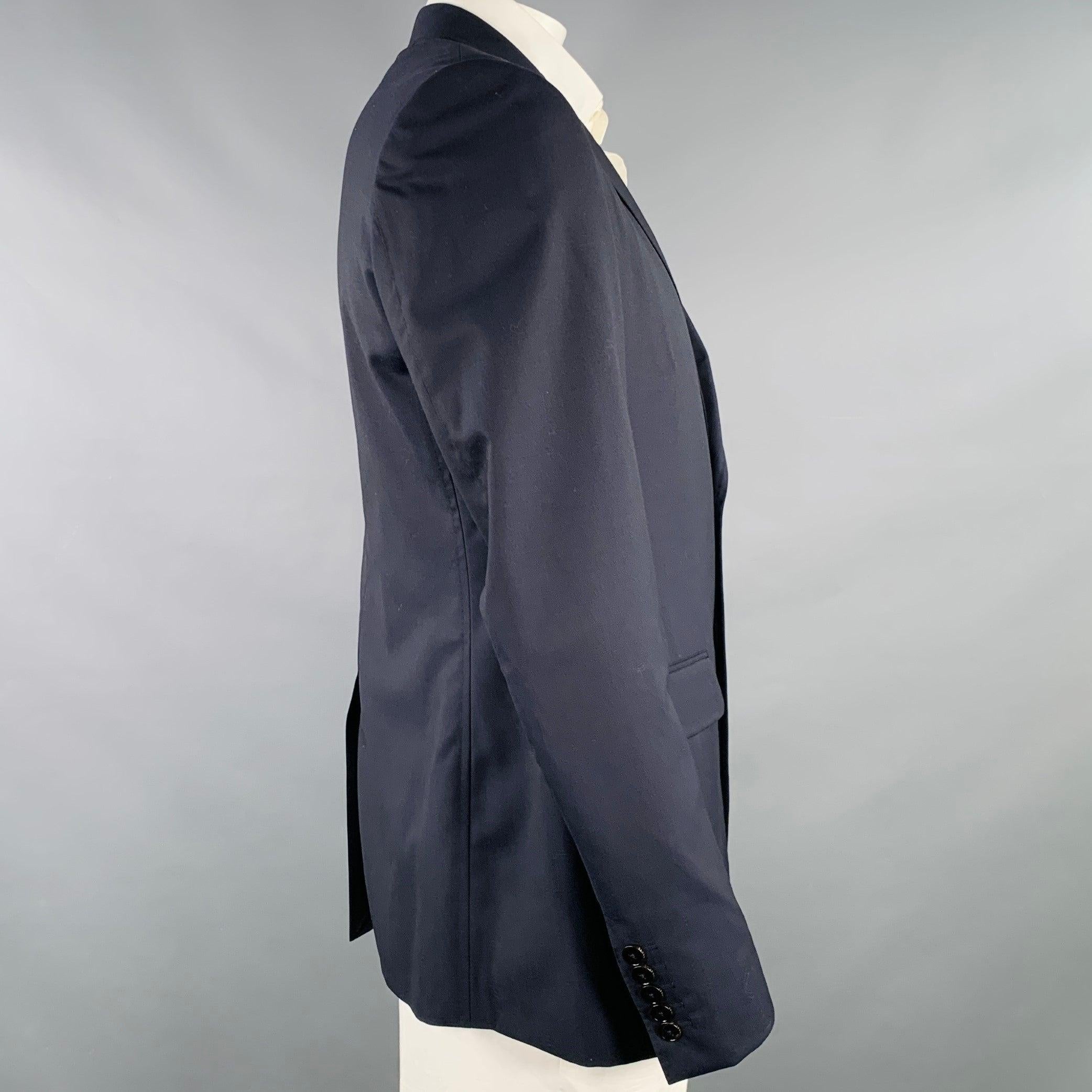 GUCCI sport coat
in a navy wool featuring a notch lapel, single vented back, and double button closure. Made in Italy.Excellent Pre-Owned Condition. 

Marked:   IT 52L 

Measurements: 
 
Shoulder: 16.5 inches Chest: 42 inches Sleeve: 27.5 inches