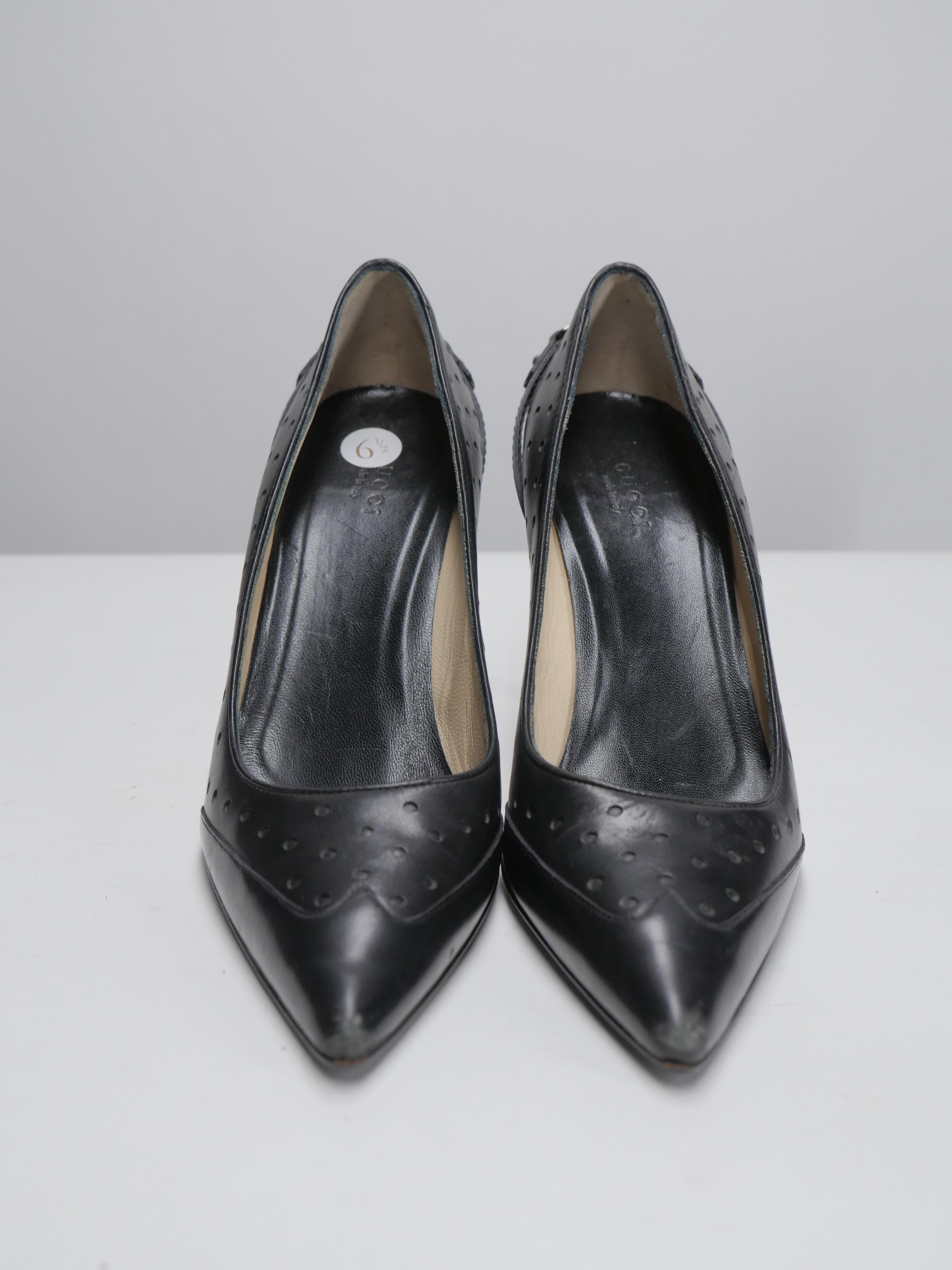 Gucci Size 6.5 Black Leather Perforated Pumps In Good Condition In Bridgehampton, NY