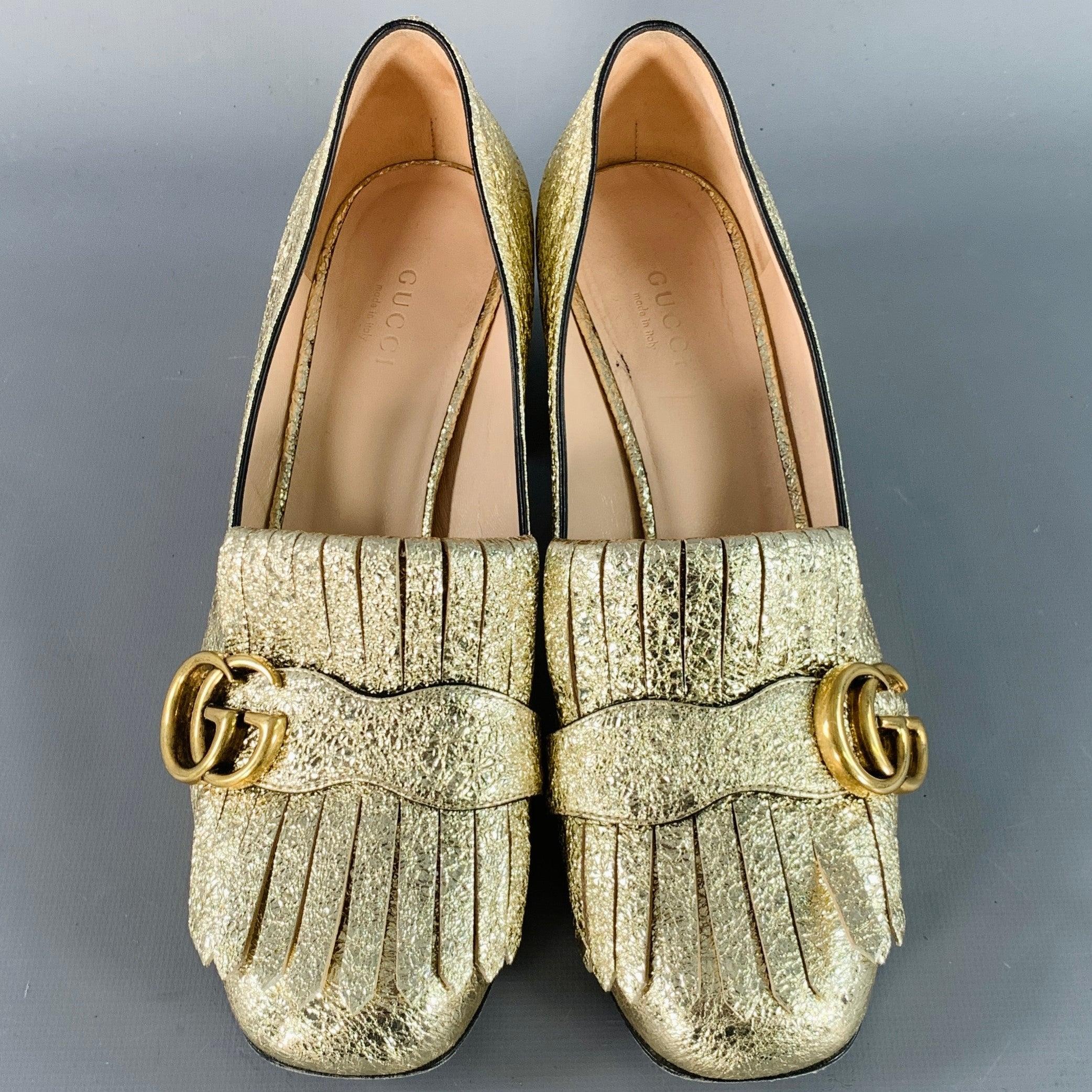 Gucci Size 7.5 Metallic Gold Leather Textured Eyelash Fringed Pumps (escarpins à franges en cuir texturé) Bon état - En vente à San Francisco, CA