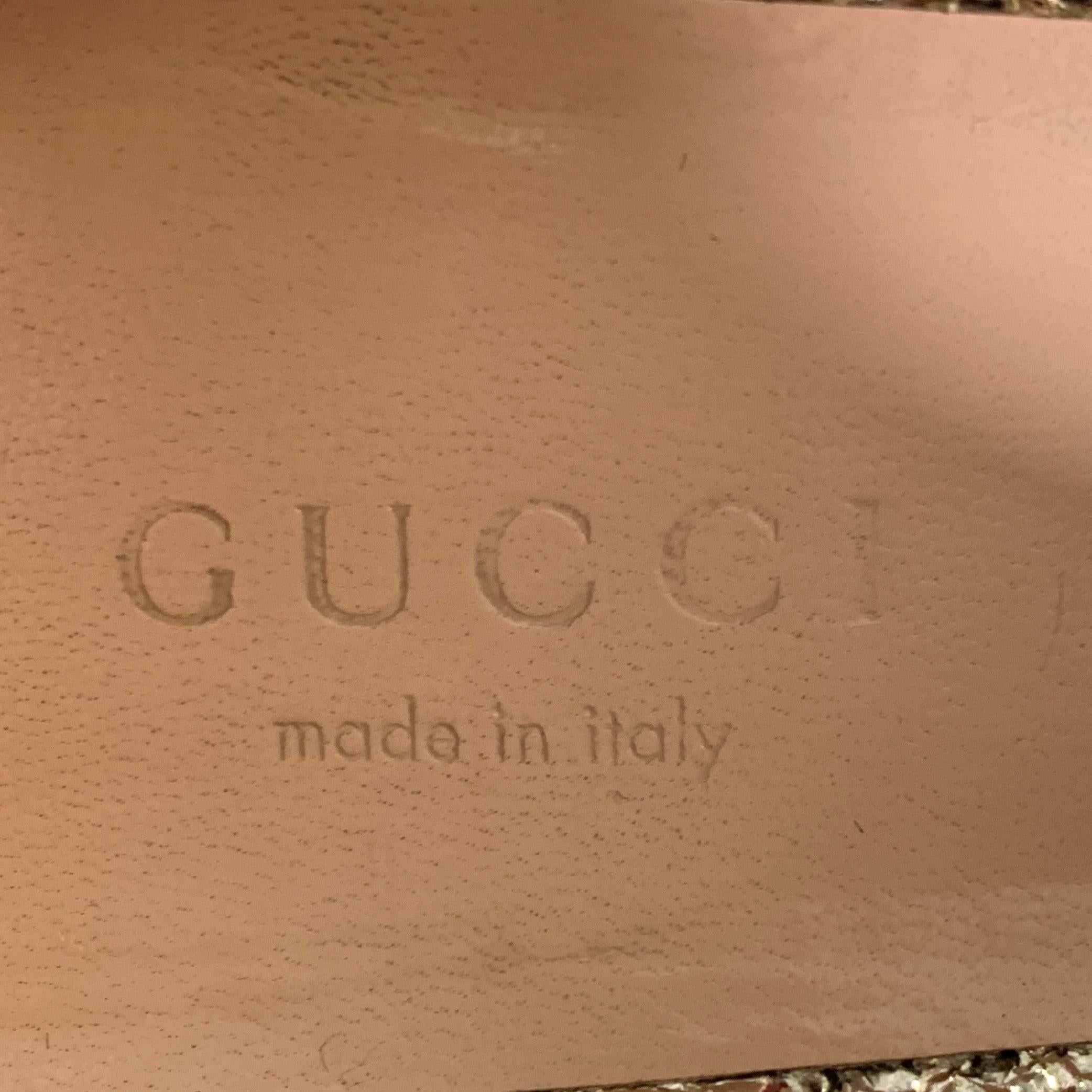 Gucci Size 7.5 Metallic Gold Leather Textured Eyelash Fringed Pumps (escarpins à franges en cuir texturé) en vente 2