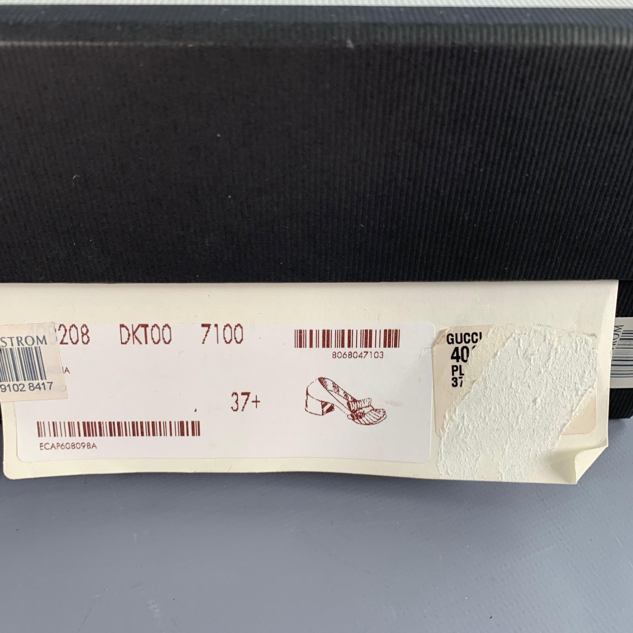 Gucci Size 7.5 Metallic Gold Leather Textured Eyelash Fringed Pumps (escarpins à franges en cuir texturé) en vente 4