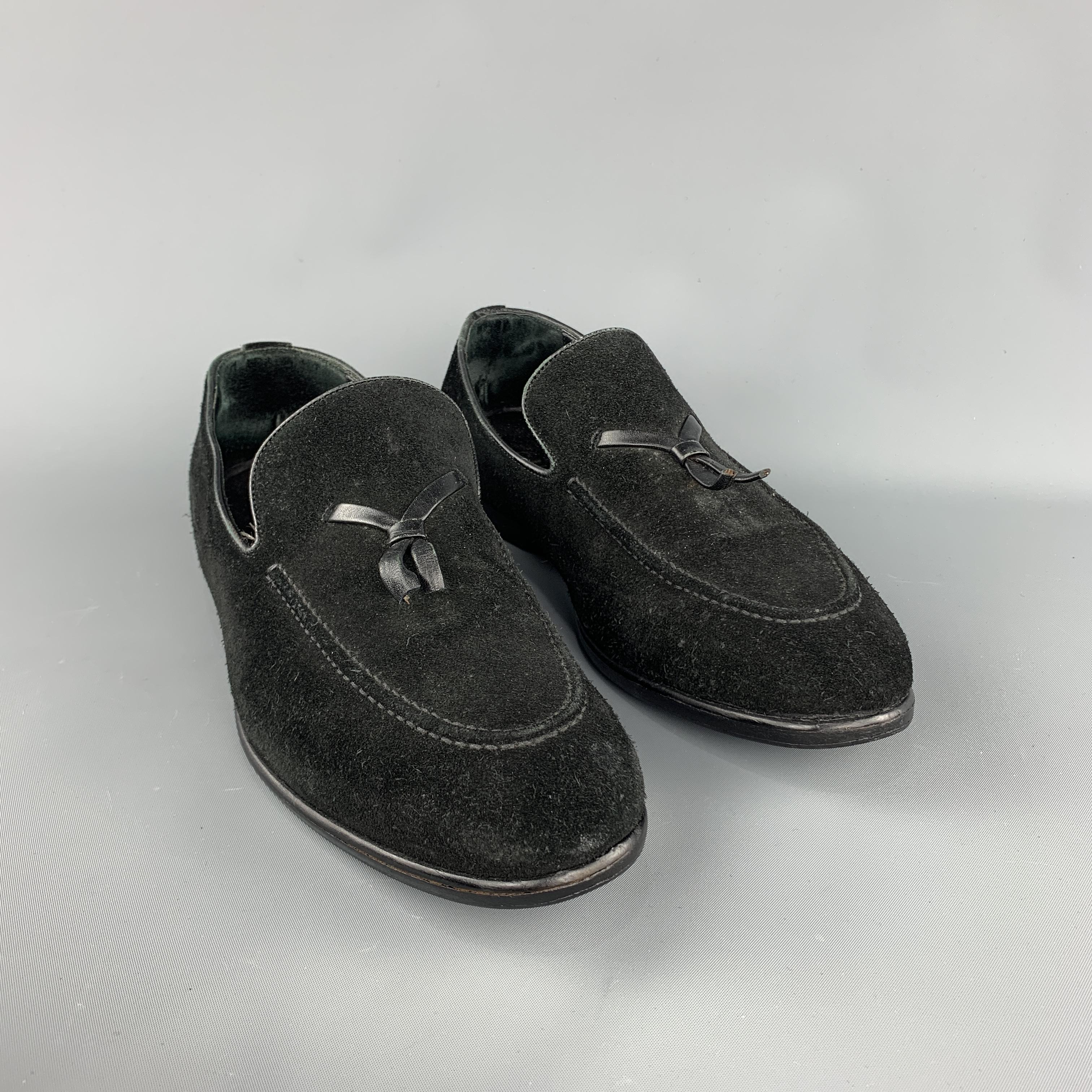 GUCCI loafer comes in a black suede featuring a slip on style, leather detail, and a wooden sole. Made in Italy.
 
Very Good Pre-Owned Condition.
Marked: 41
 
Measurements:
 
Outsole: 12 in. x 4 in.
