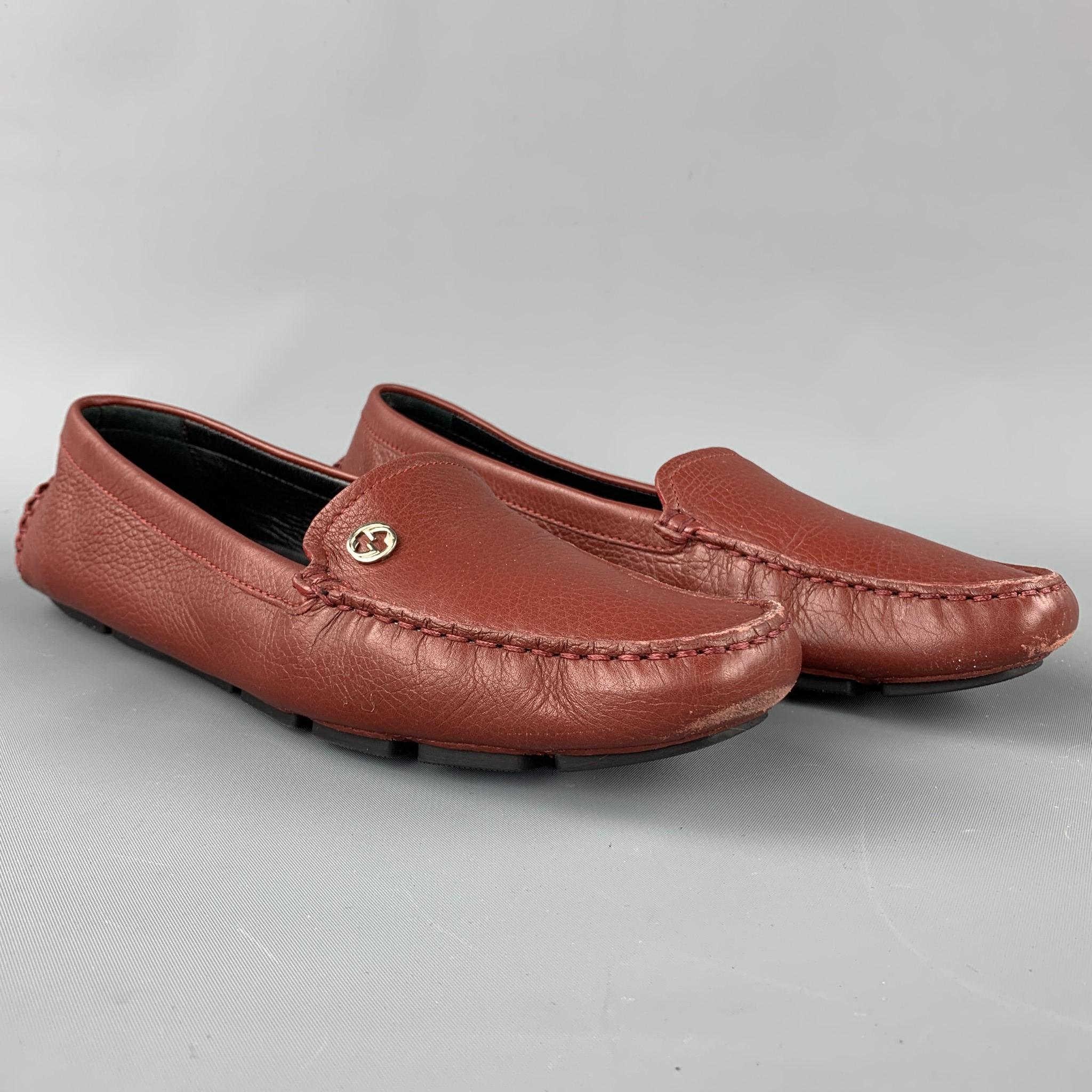 GUCCI loafers comes in a brick red pebble grain leather with a gold toned logo detail featuring a driver style. Made in Italy.

Excellent Pre-Owned Condition.
Marked: EU 38 G
Original Retail Price: $595.00

Outsole:

10 in. x 3 in. 