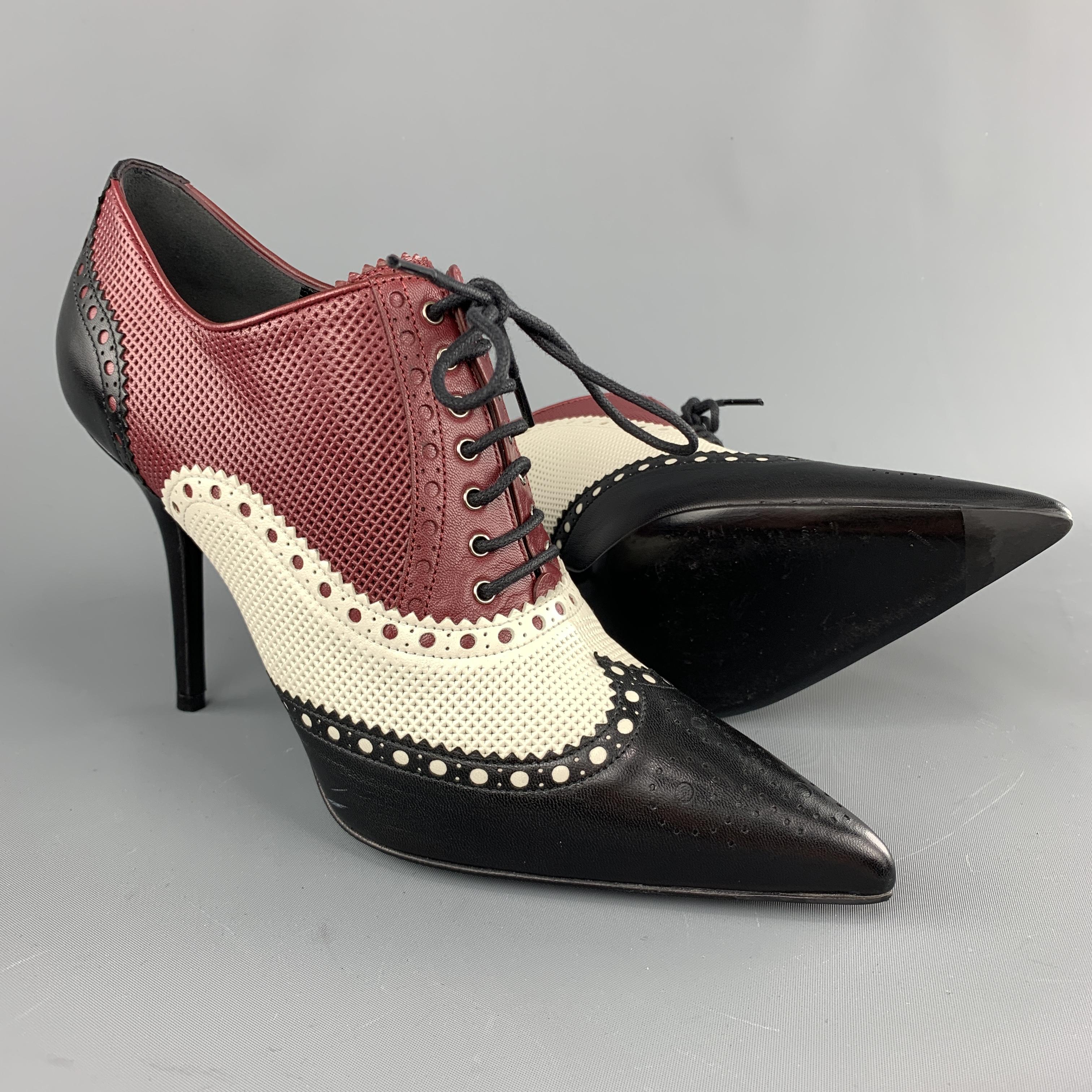 GUCCI Size 8 Red Black & White Perforated Leather Oxford Booties In Excellent Condition In San Francisco, CA