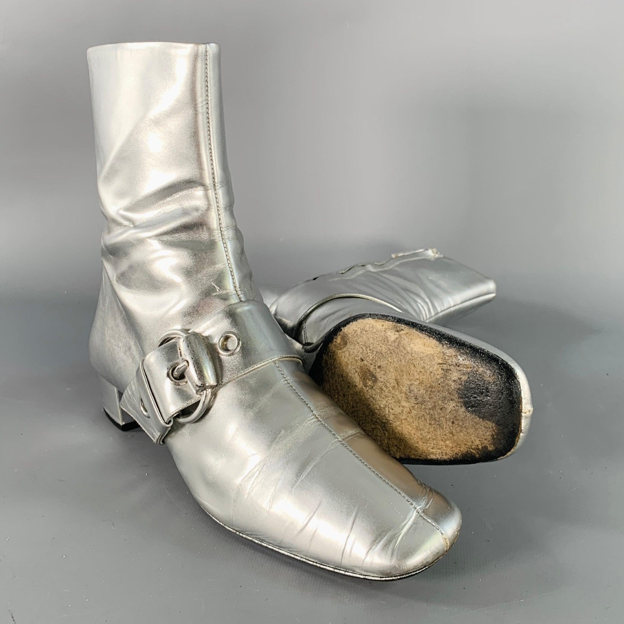GUCCI Size 8.5 Metallic Silver Leather Side Zipper Ankle Boots For Sale 1