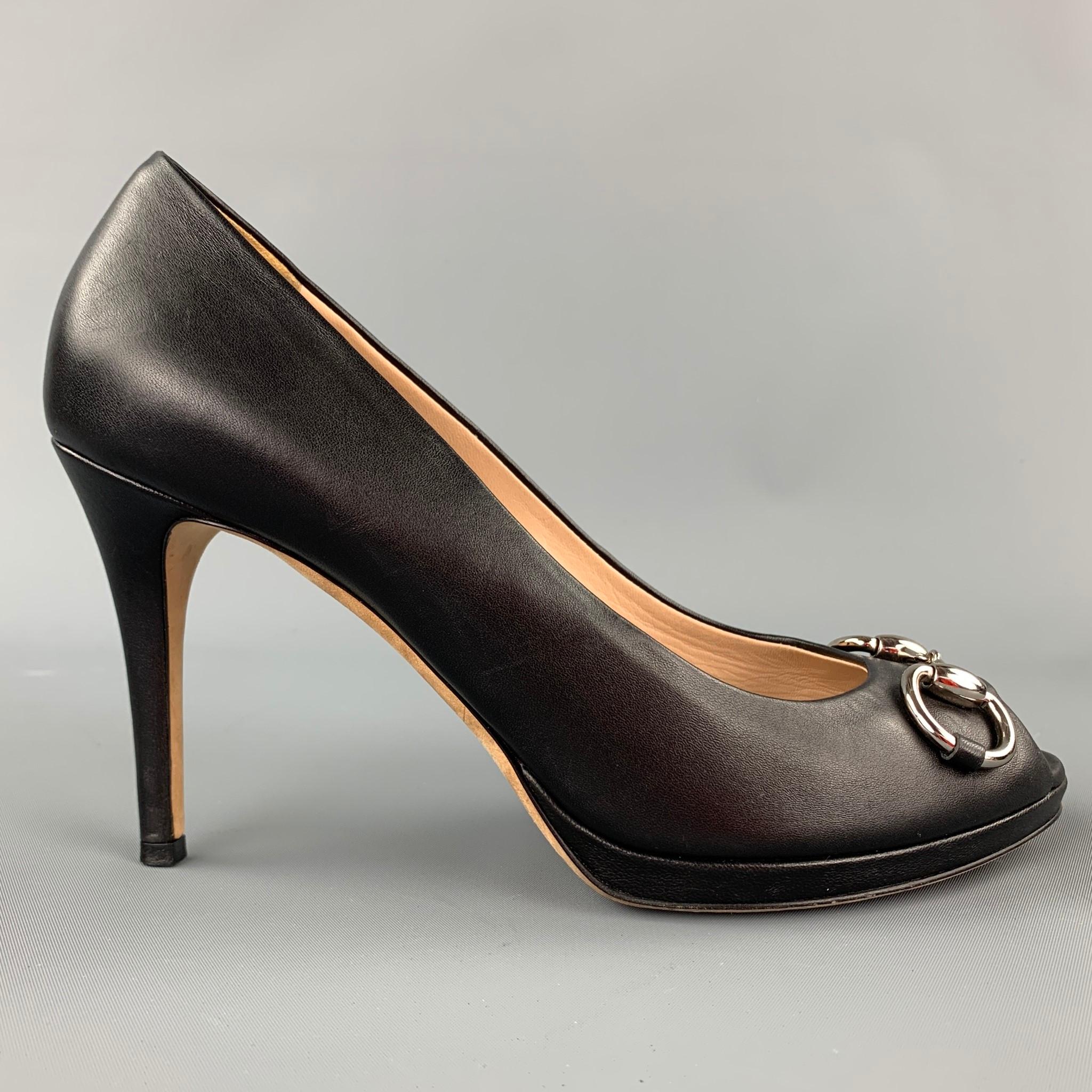 GUCCI pumps comes in a black leather featuring a horsebit details, peep toe style, and a stiletto heel. Made in Italy.

Very Good Pre-Owned Condition.
Marked: 257886 / 39

Measurements:

Heel: 4 in.
