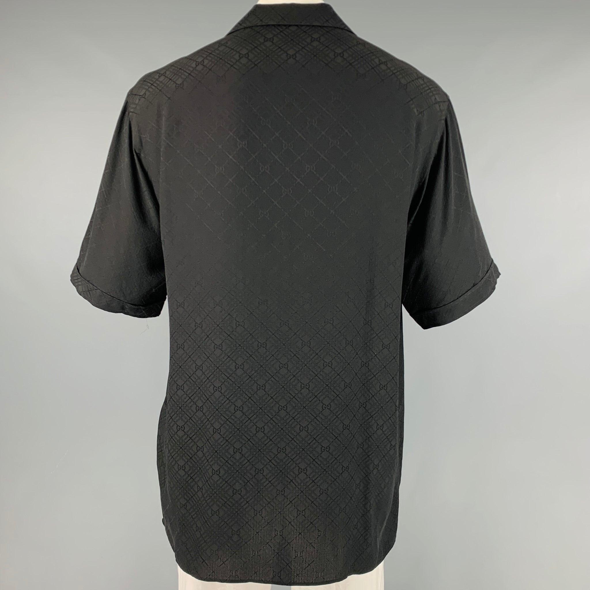 Men's GUCCI Size L Black Monogram Silk Camp Short Sleeve Shirt For Sale