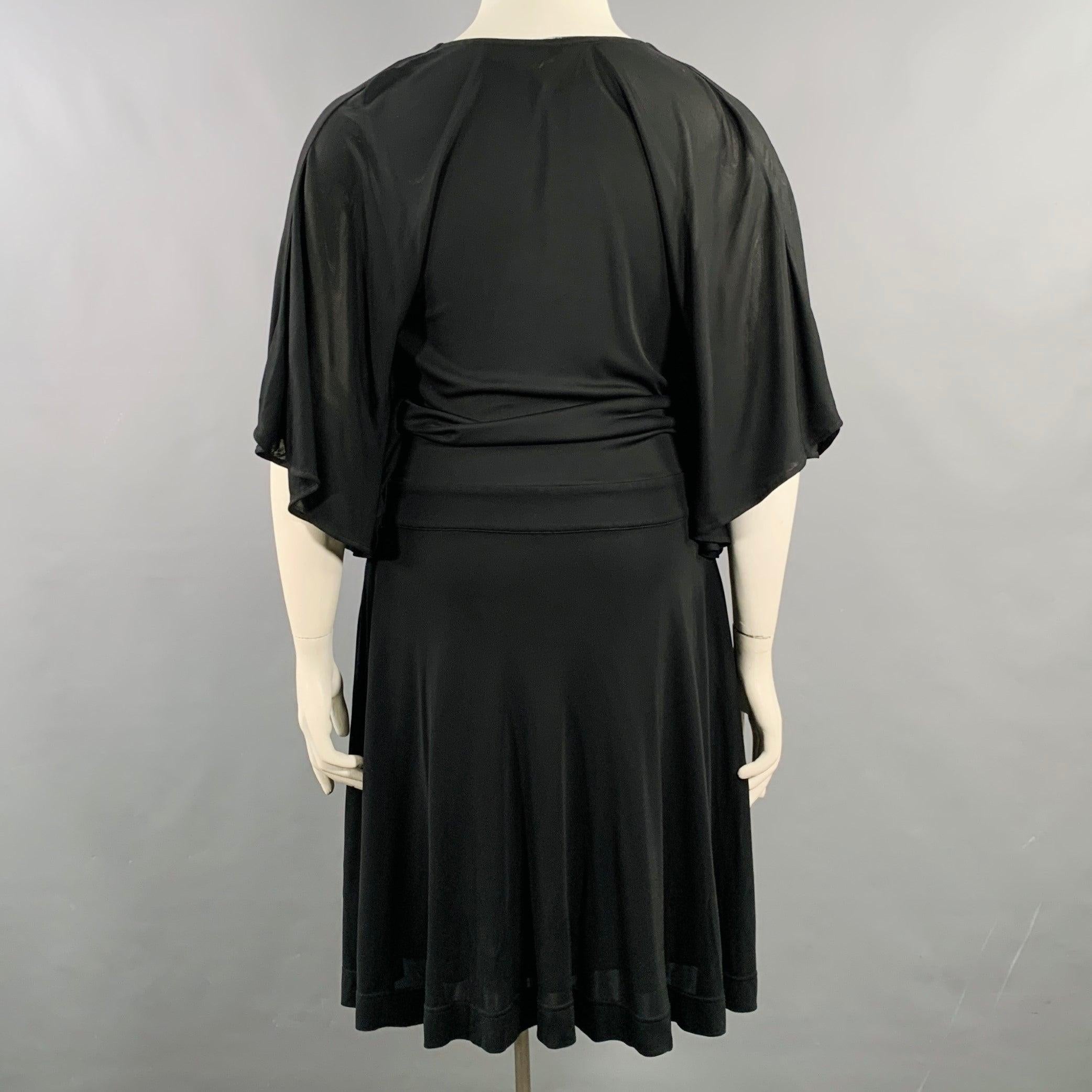 Noir GUCCI, robe midi à col en V en viscose noire, taille L en vente
