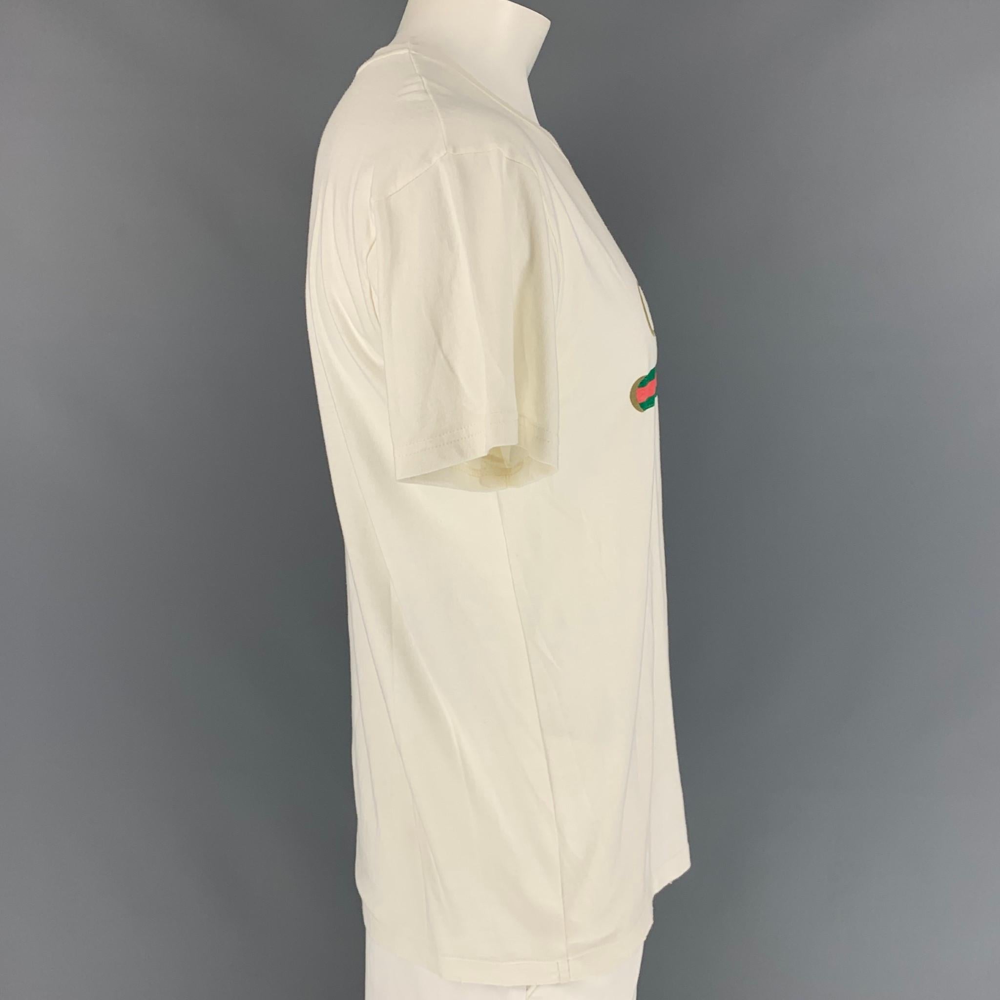 GUCCI t-shirt comes in a white cotton featuring a logo design, embroidered bunny detail, and a crew-neck. Made in Italy. 

Very Good Pre-Owned Condition. Minor discoloration under arms.
Marked: L

Measurements:

Shoulder: 21 in.
Chest: 42
