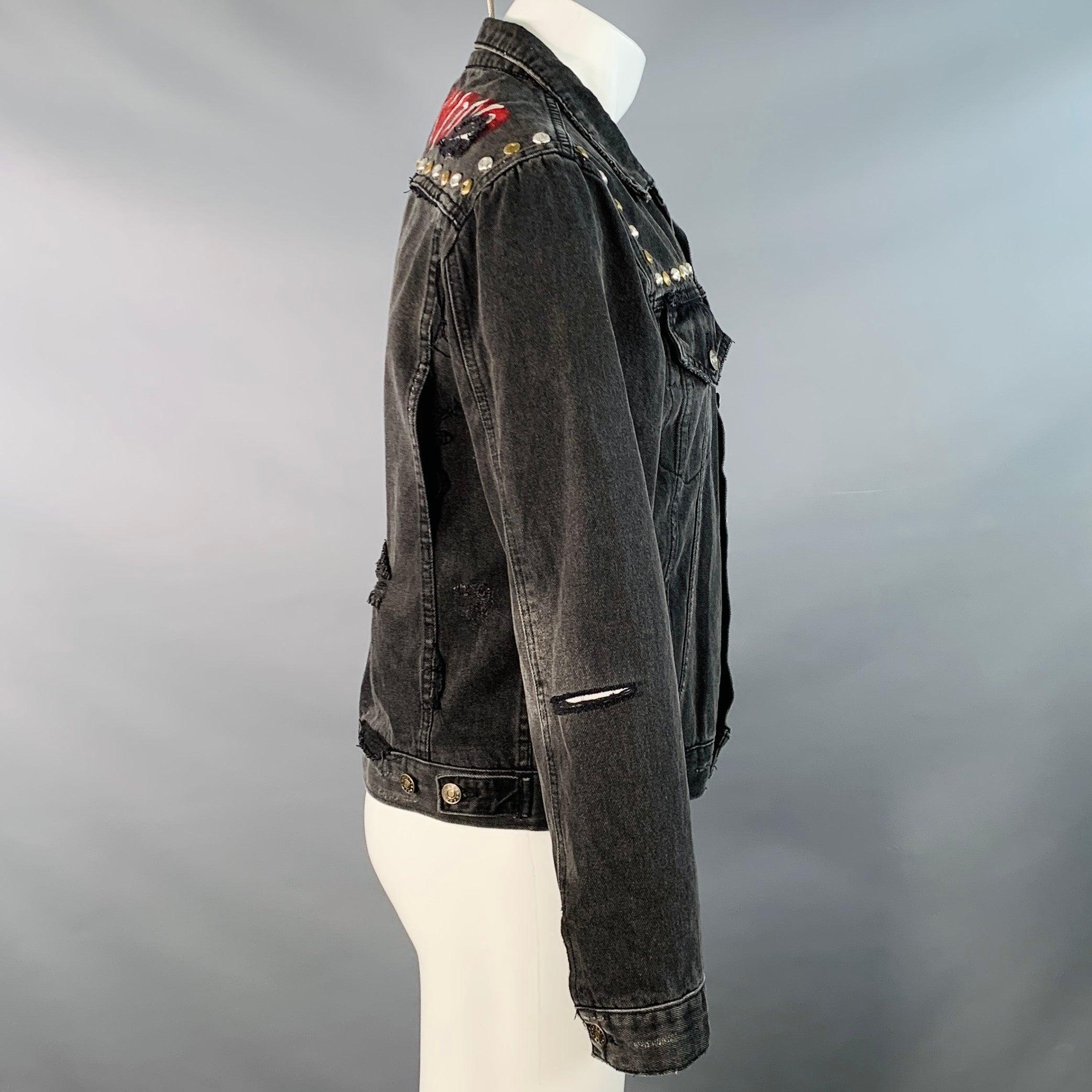 GUCCI Größe M Hollywood Grey Painted Cotton Distressed Studded Denim Jacket (Schwarz) im Angebot