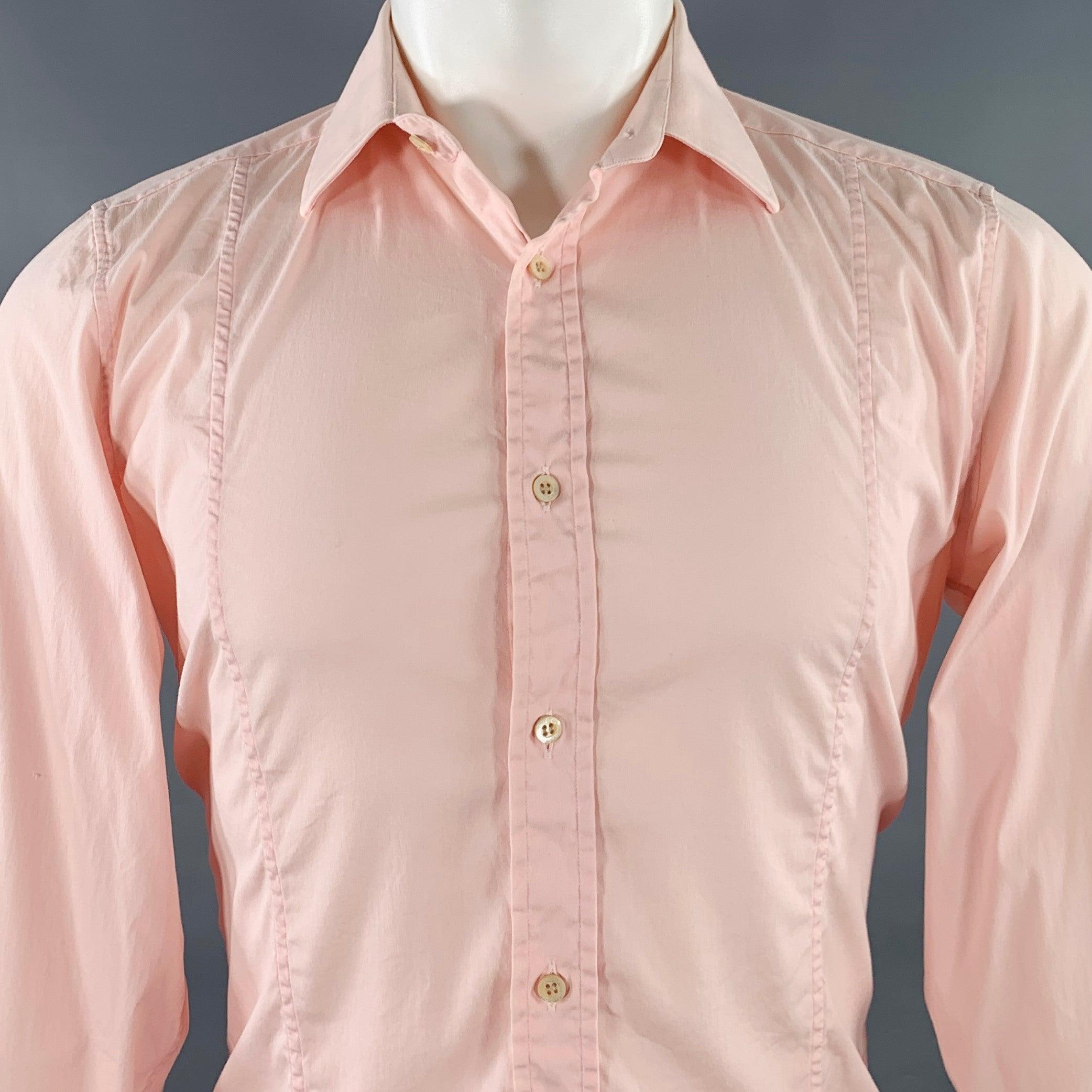 GUCCI long sleeve shirt
in a
pink cotton blend fabric featuring a spread collar, slim fit, and button closure. Made in Italy.Excellent Pre-Owned Condition. 

Marked:   40/15.75 

Measurements: 
 
Shoulder: 16 inches Chest: 42 inches Sleeve: 26.5