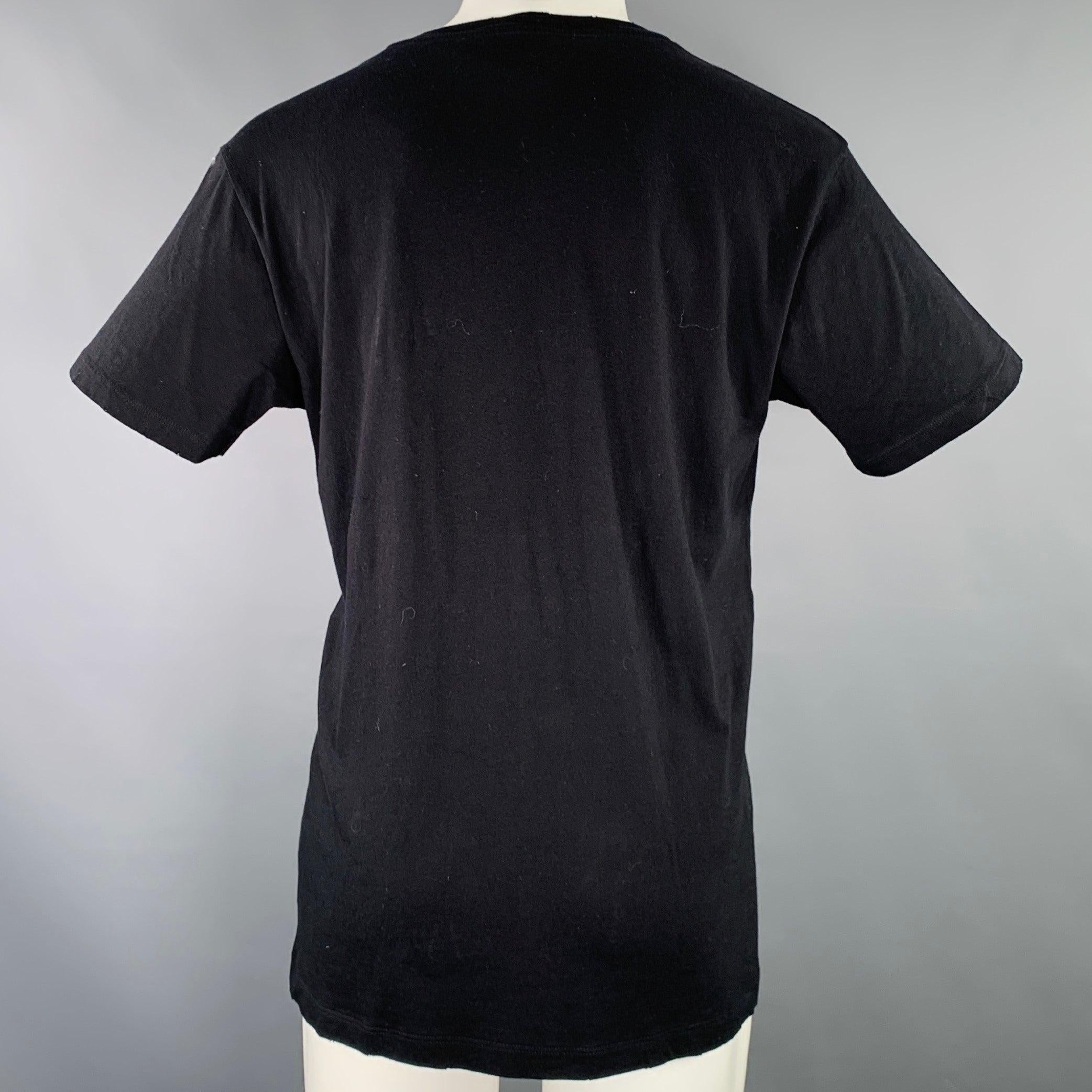 Men's GUCCI Size S Black Multi Color Logo Short Sleeve T-shirt For Sale